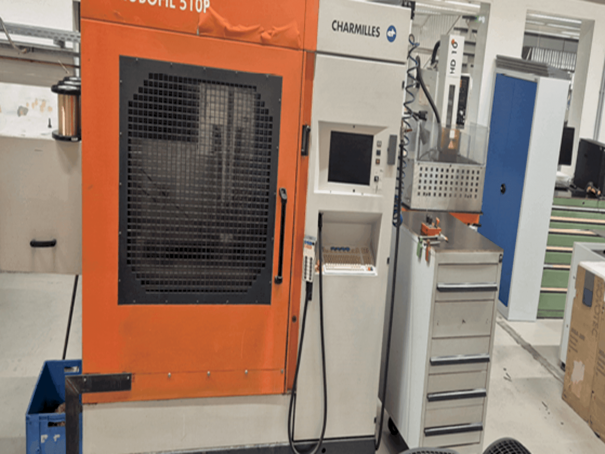 Vista frontale della macchina CHARMILLES Robofil 51