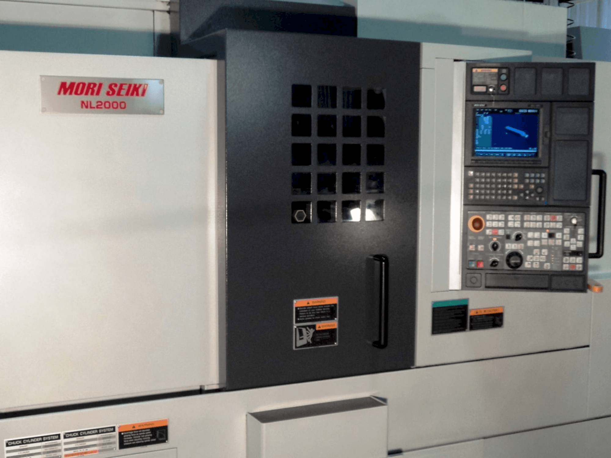 Vista frontale della macchina MORI SEIKI NL 2000 SY