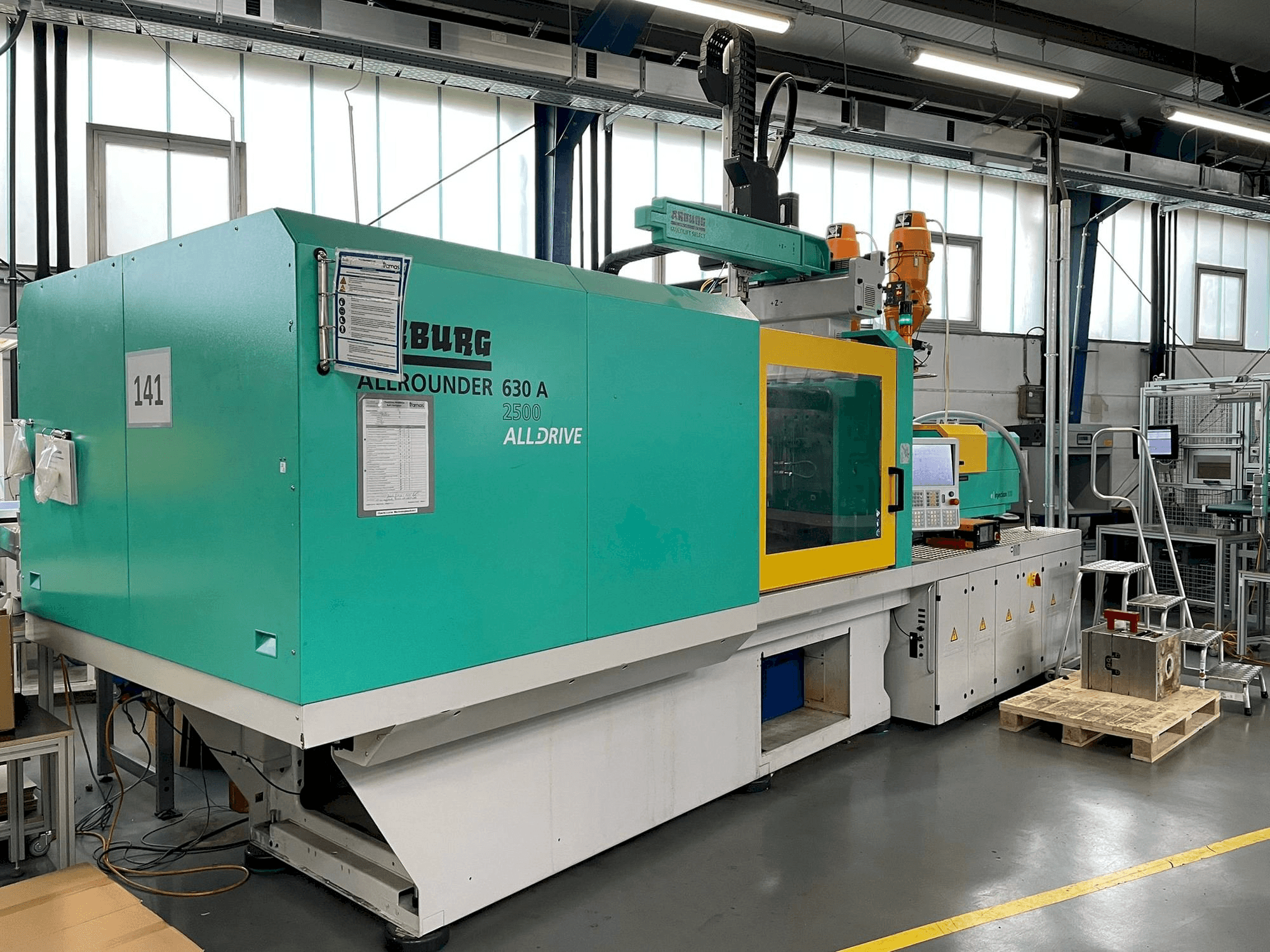 Vista frontale della macchina Arburg Allrounder 630 A 2500-800