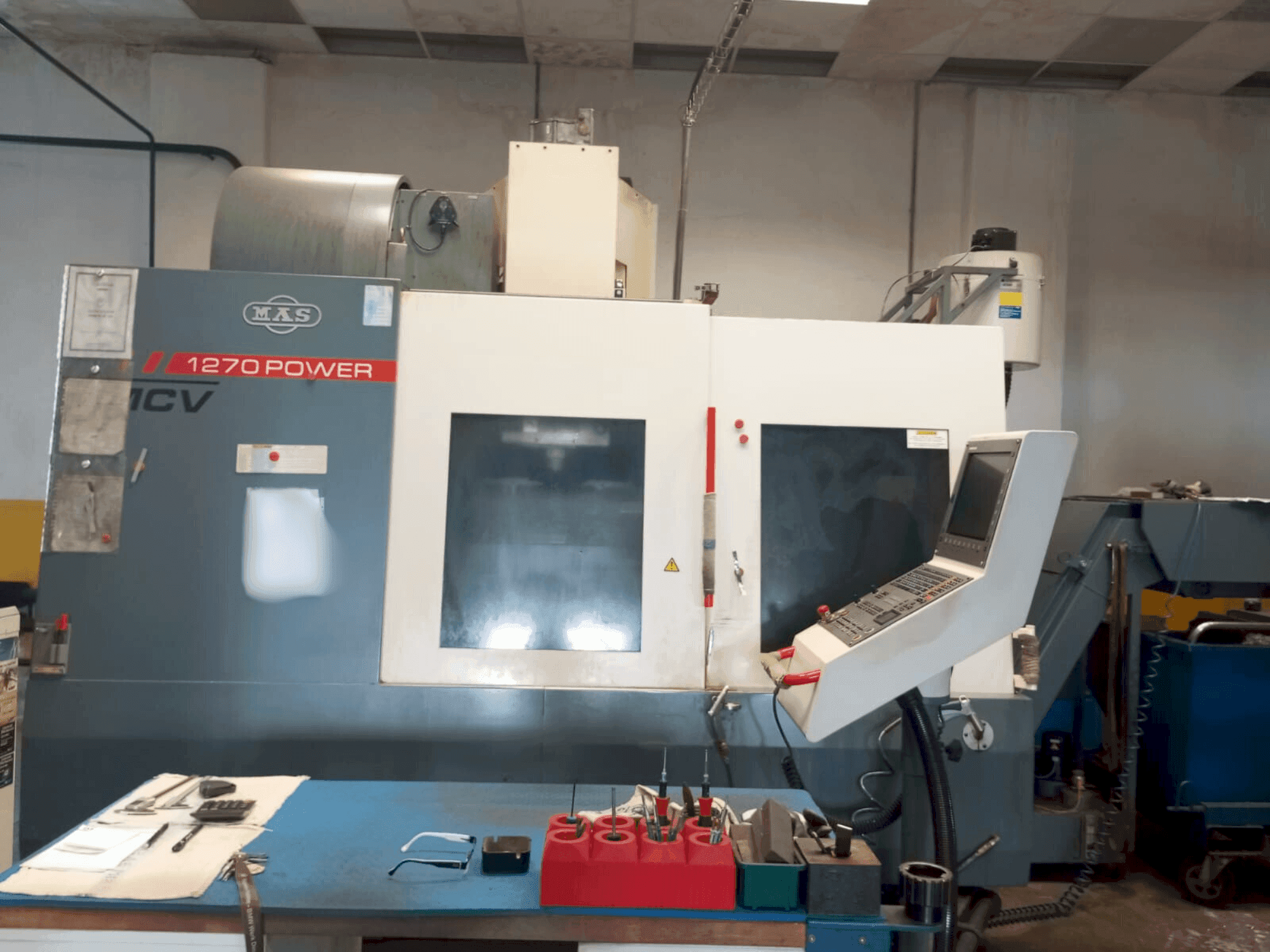 Vista frontale della macchina KOVOSVIT MAS MCV 1270 Power