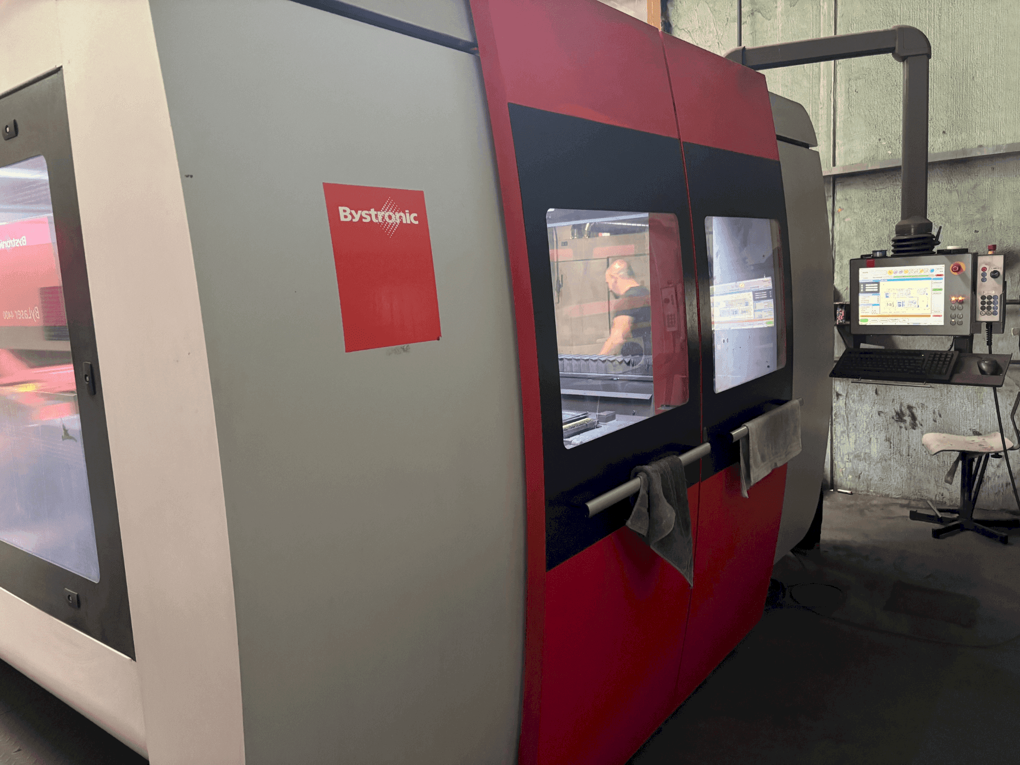 Vista frontale della macchina Bystronic Bysprint Pro 3015