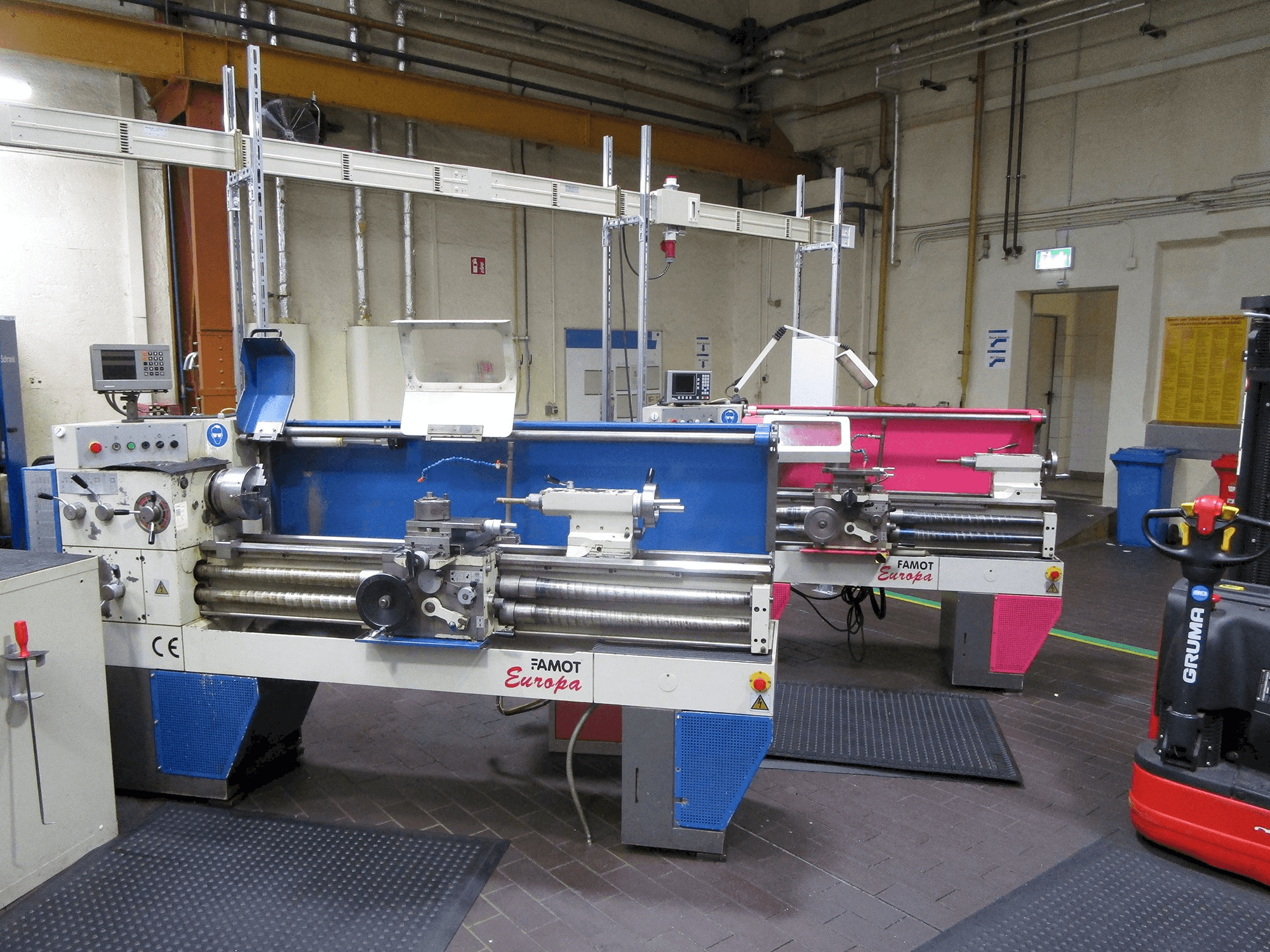 Vista frontale della macchina FAMOT EUROPA