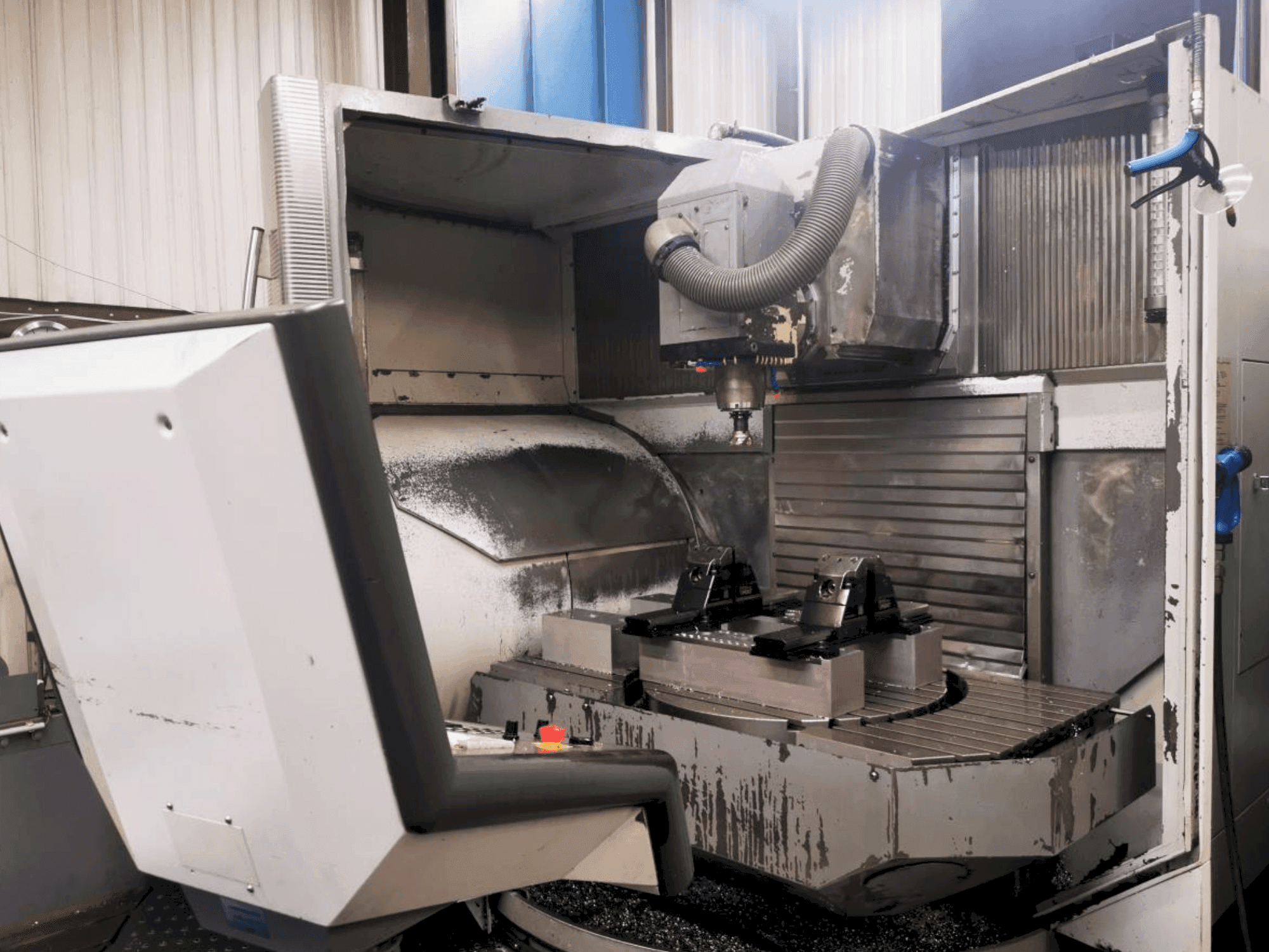 Area di lavoro della macchina DECKEL MAHO DMU 100T