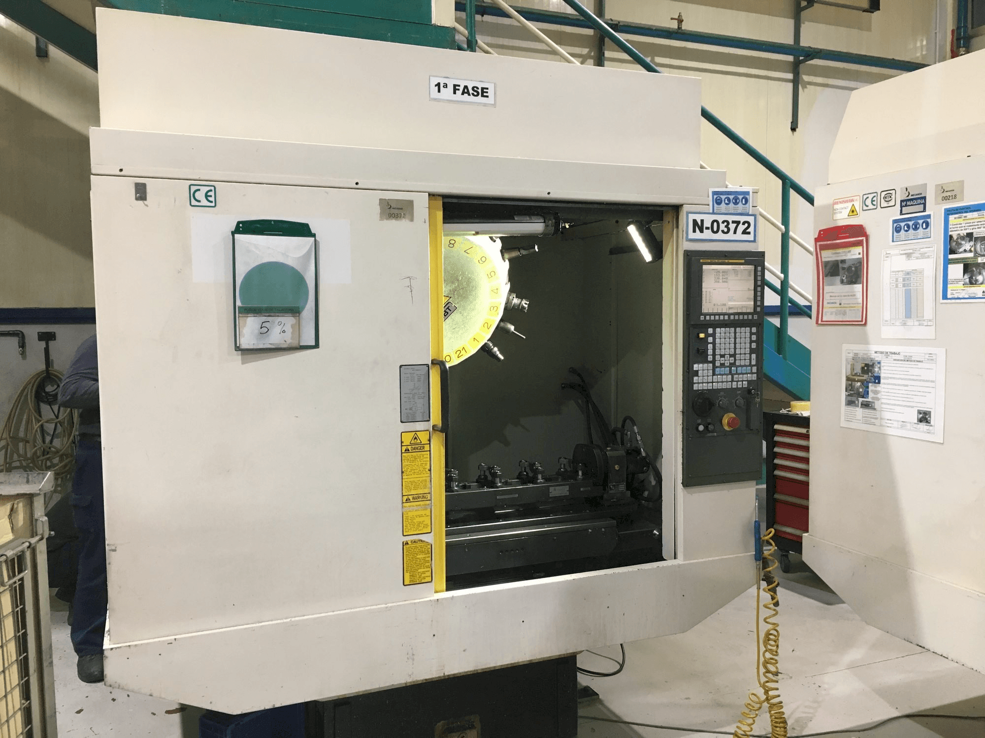 Vista frontale della macchina FANUC Robodrill alfa-T21iEL