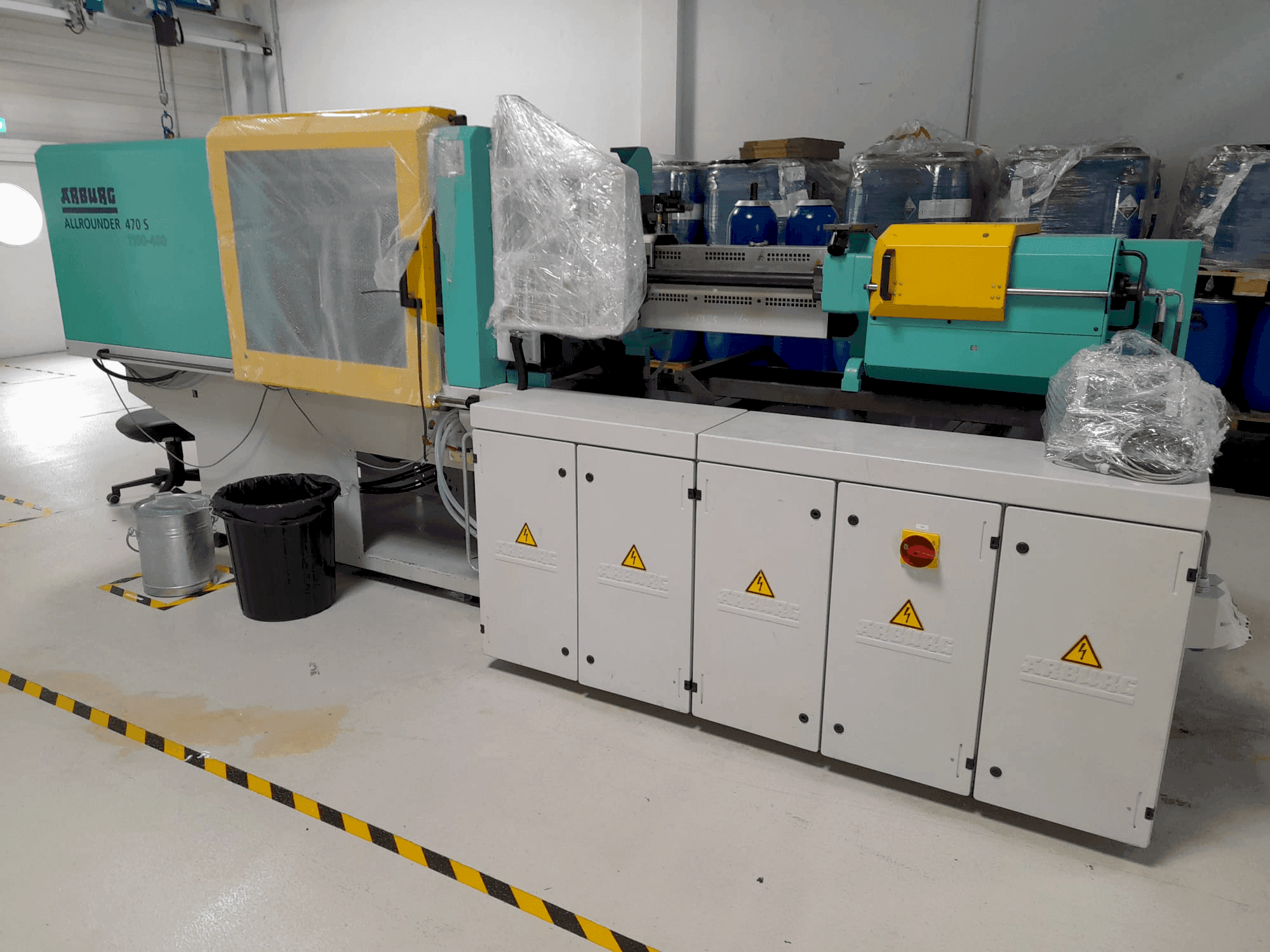 Vista frontale della macchina Arburg Allrounder 470S 1100-400 with Multilift handling (2010)