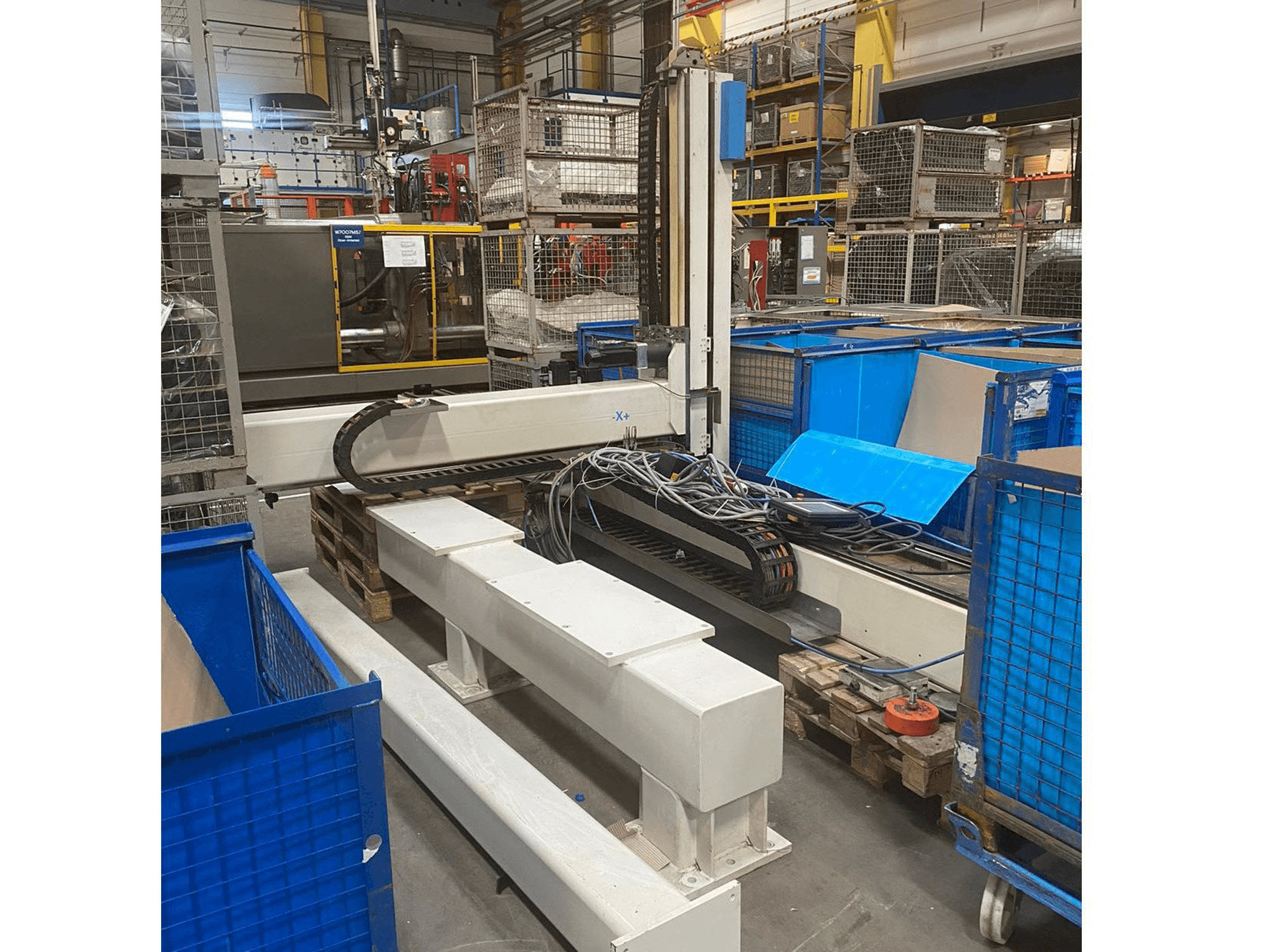 Vista frontale della macchina Krauss Maffei LRX-S 500