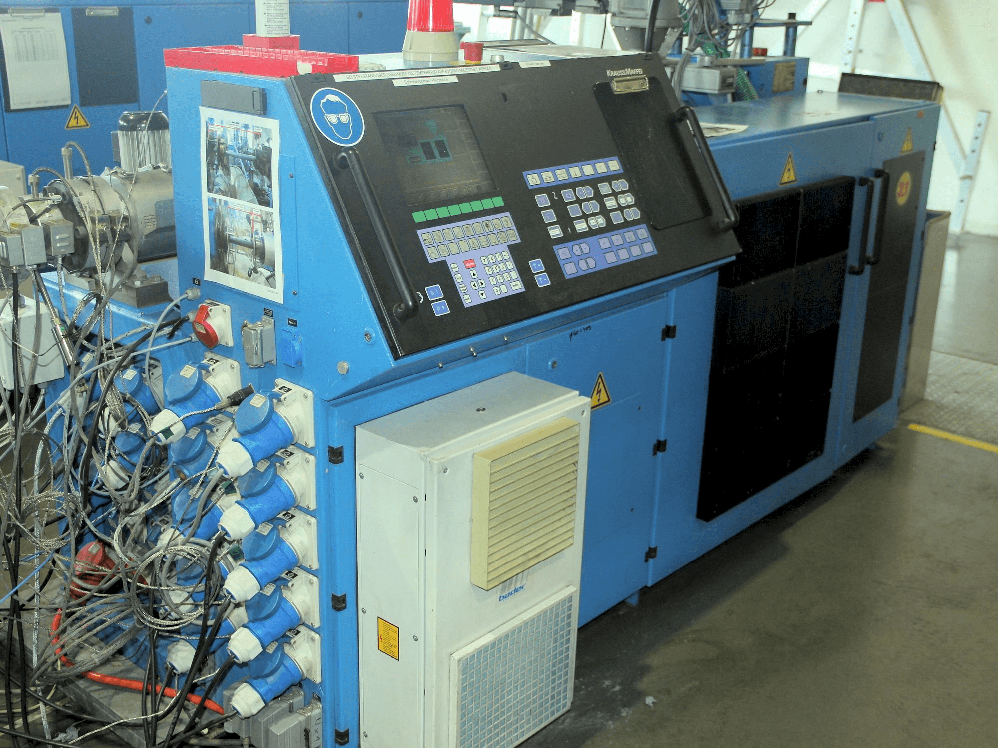 Vista frontale della macchina Krauss Maffei KME 1-75-30 B