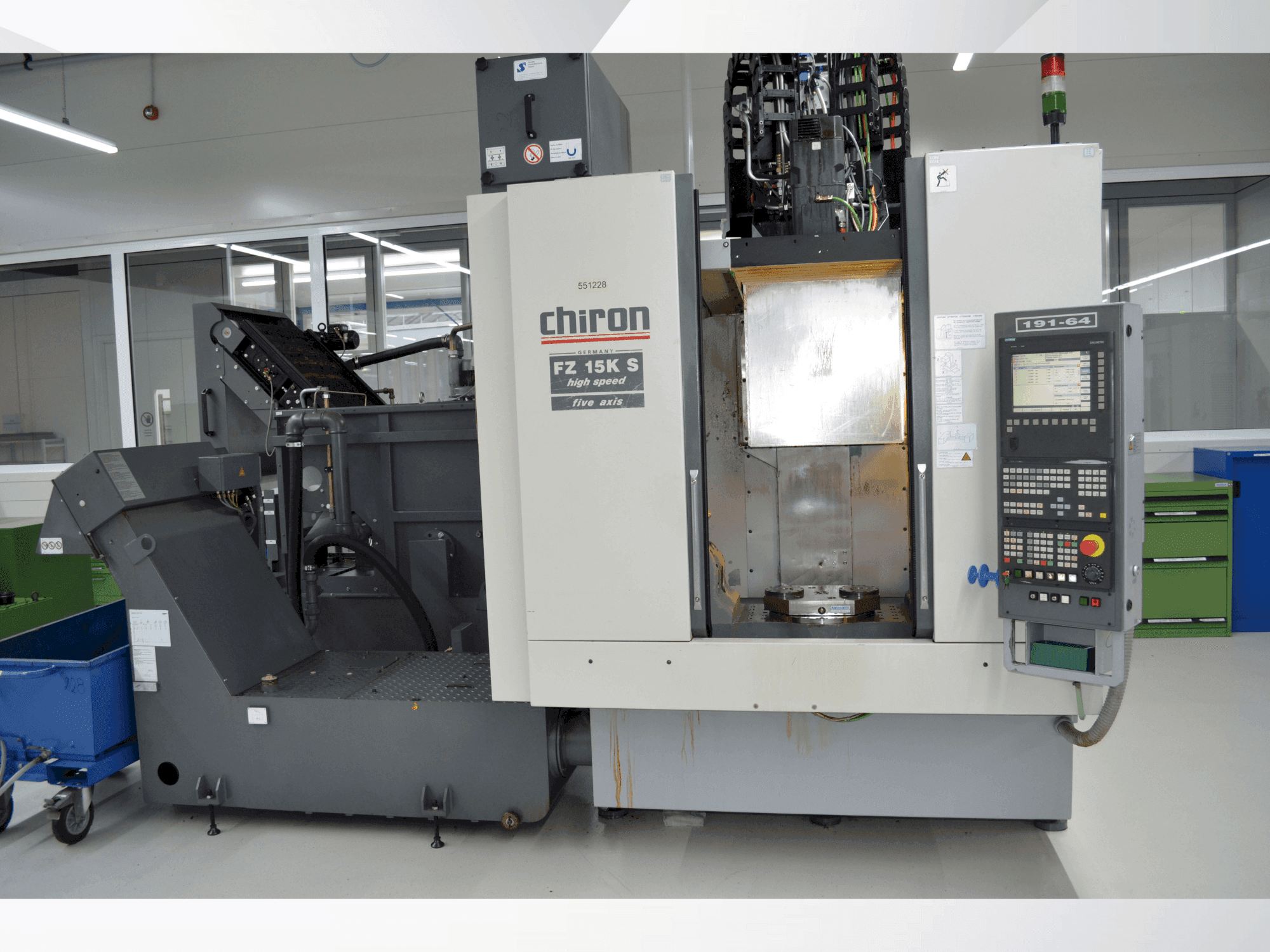 Vista frontale della macchina CHIRON FZ 15KS five axis high speed
