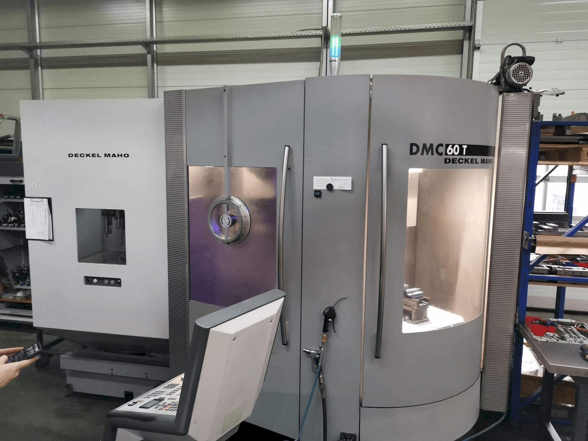Vista frontale della macchina DECKEL MAHO DMC 60T