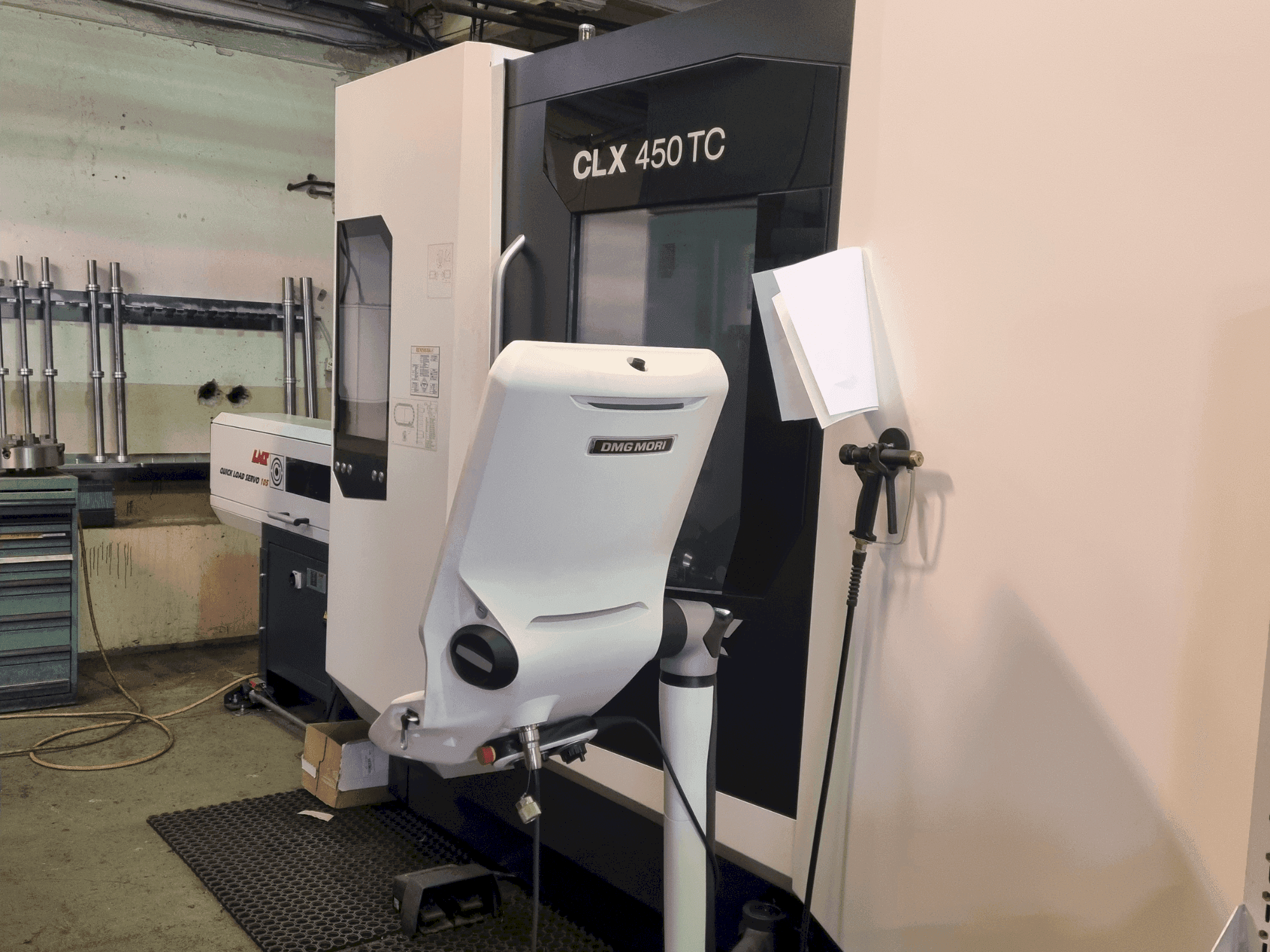 Vista frontale della macchina DMG MORI CLX 450 TC
