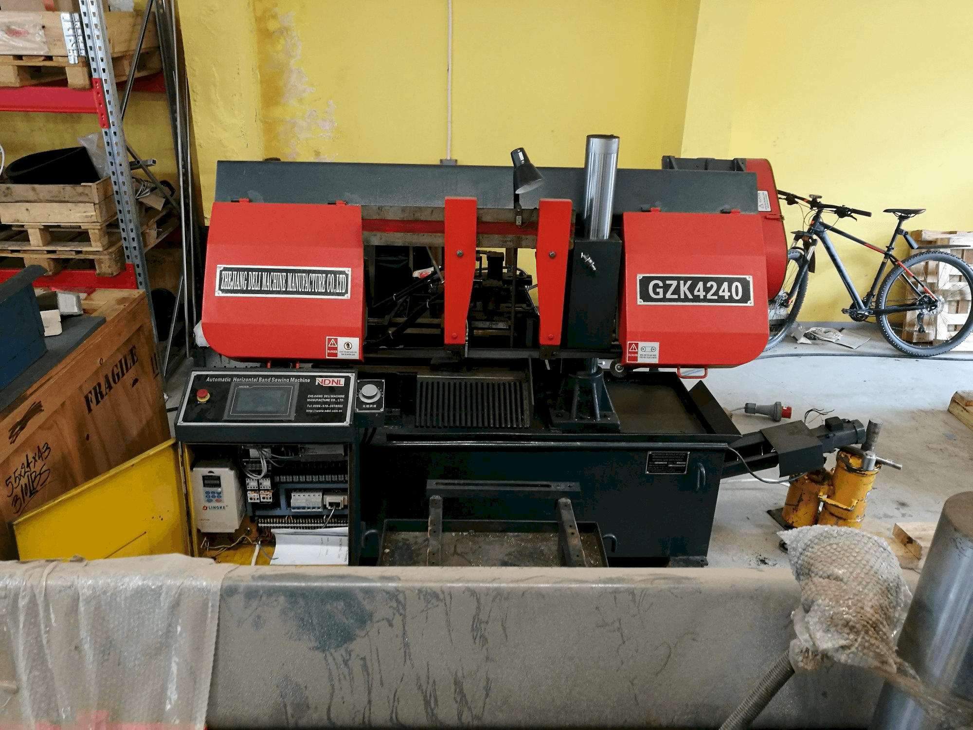 Vista frontale della macchina NDNL GZK4240