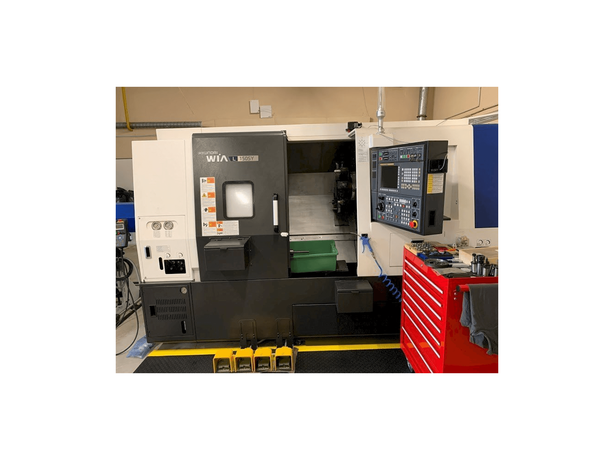 Vista frontale della macchina Hyundai Wia L150SY