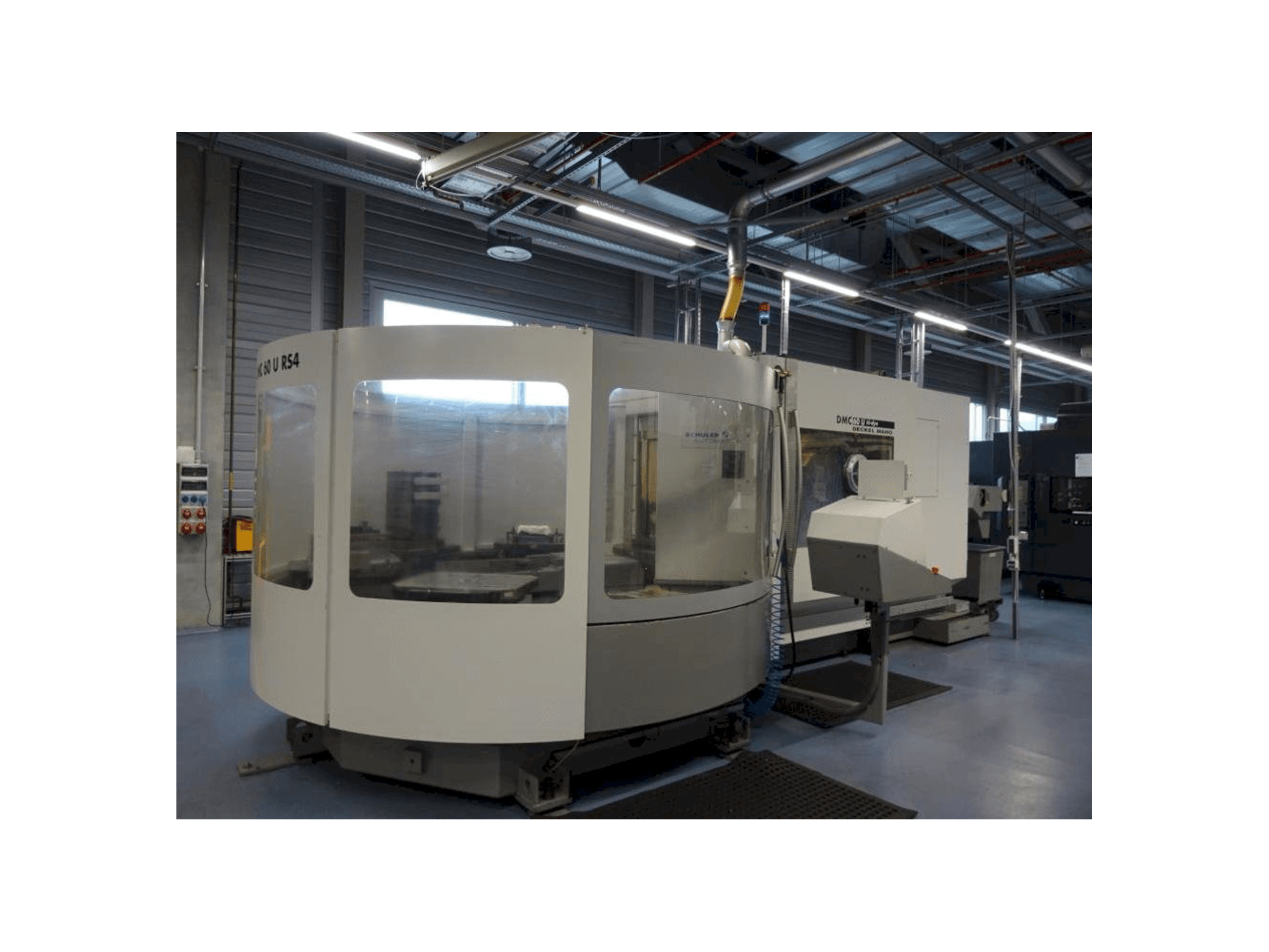 Vista frontale della macchina DECKEL MAHO DMC 60 U RS4