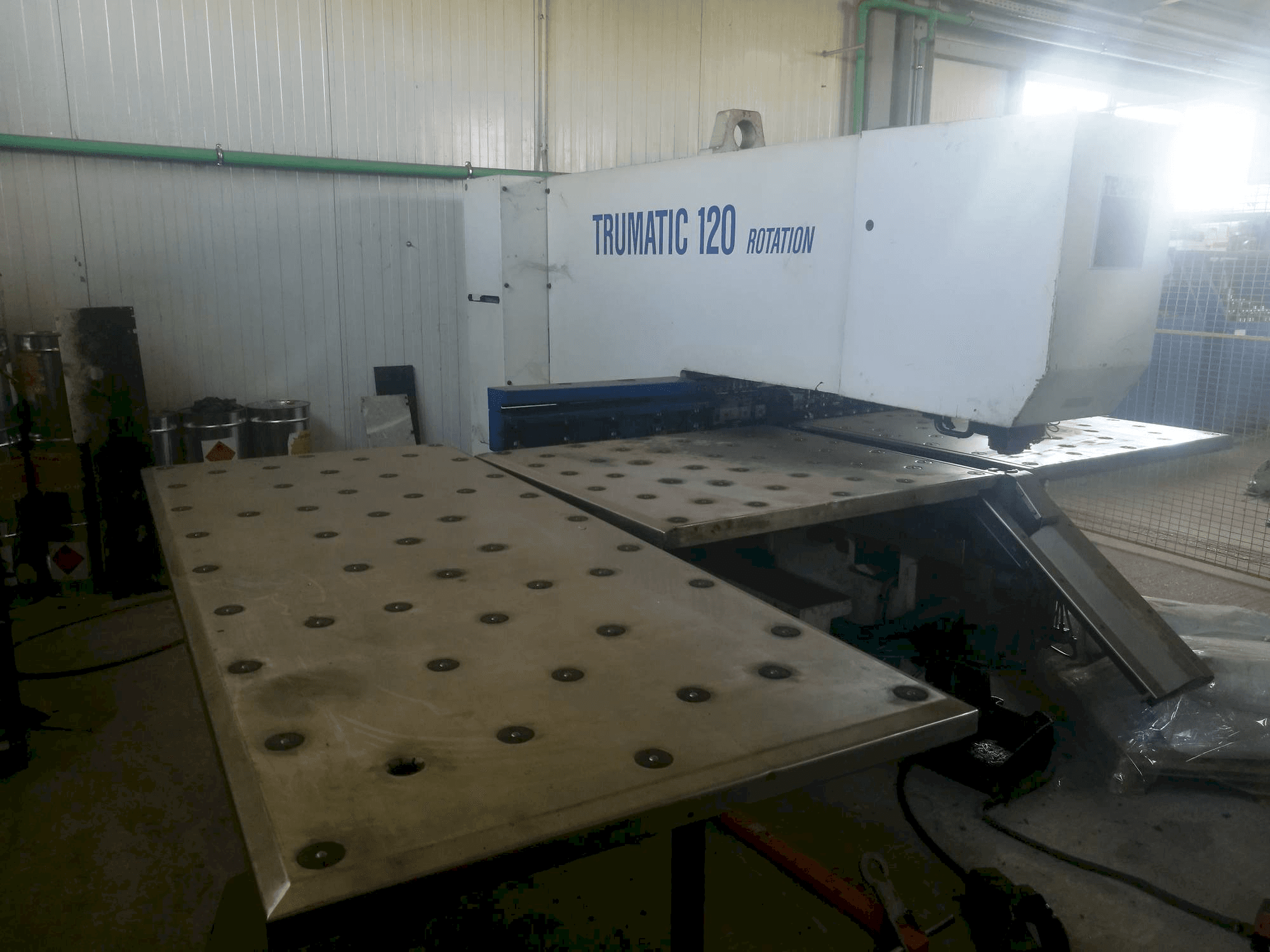 Vista frontale della macchina Trumpf Trumatic 120R