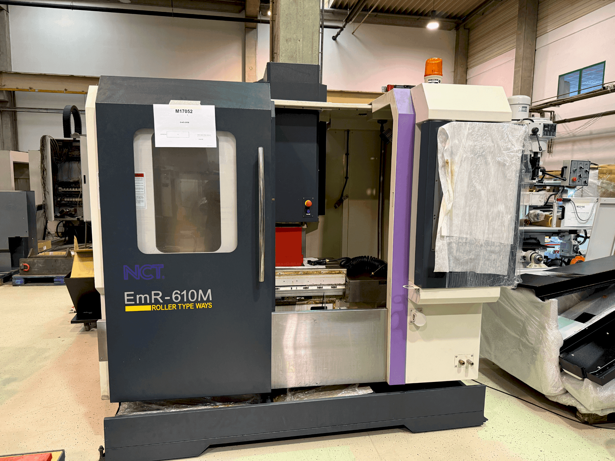 Vista frontale della macchina NCT EmR-610M