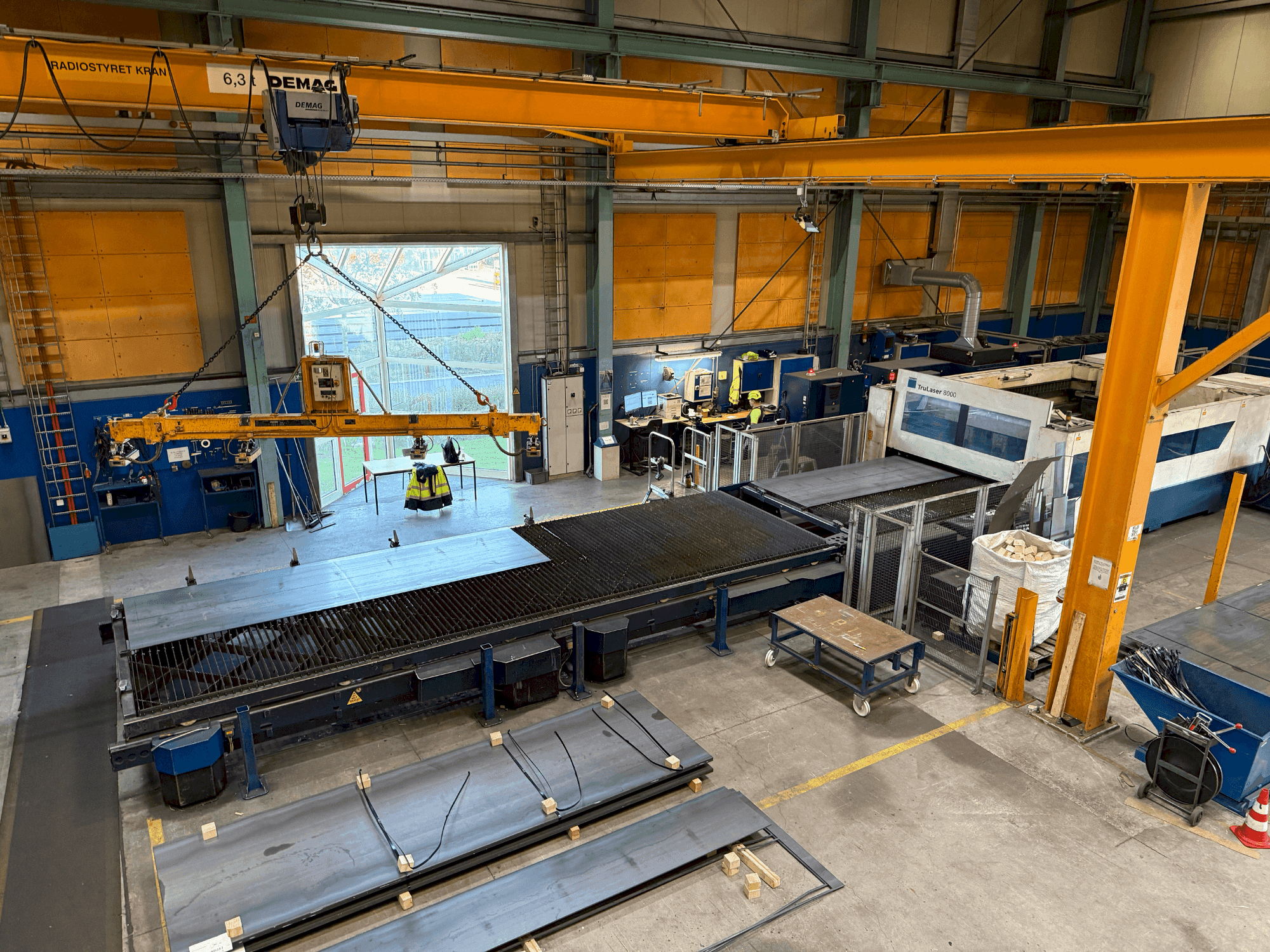 Vista frontale della macchina TRUMPF TruLaser 8000