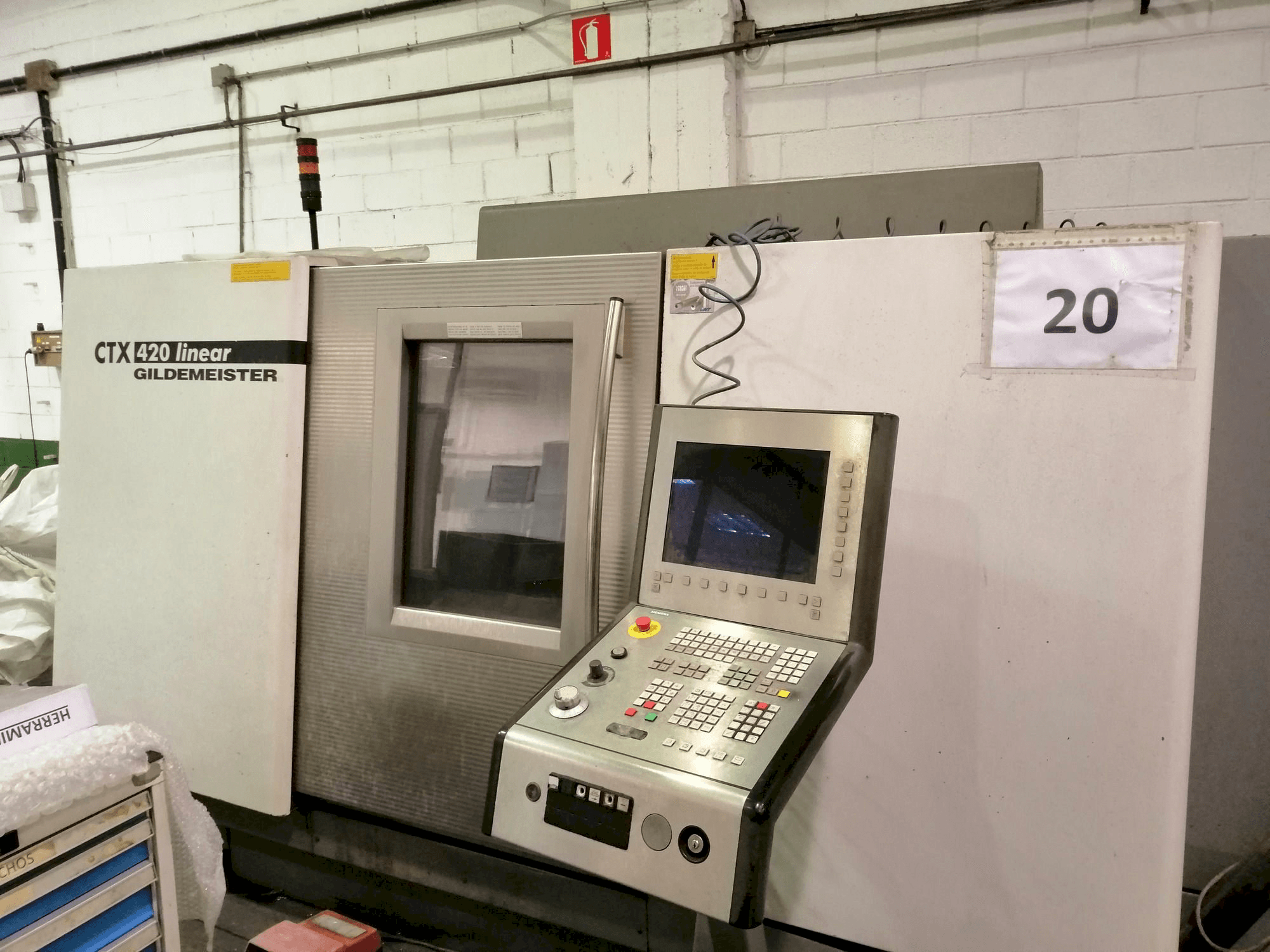 Vista frontale della macchina Gildemeister CTX 400