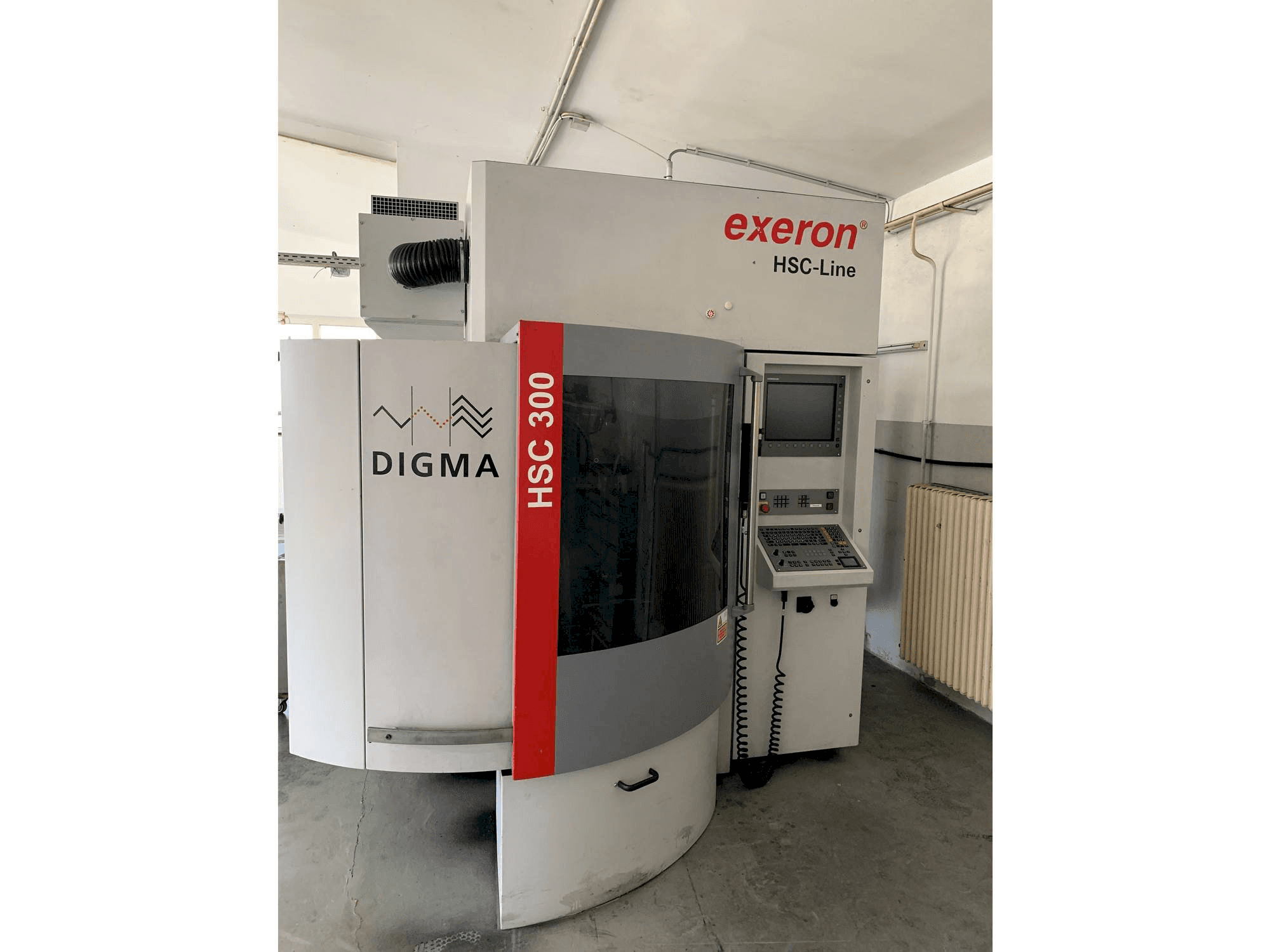 Vista frontale della macchina Exeron HSC 300P