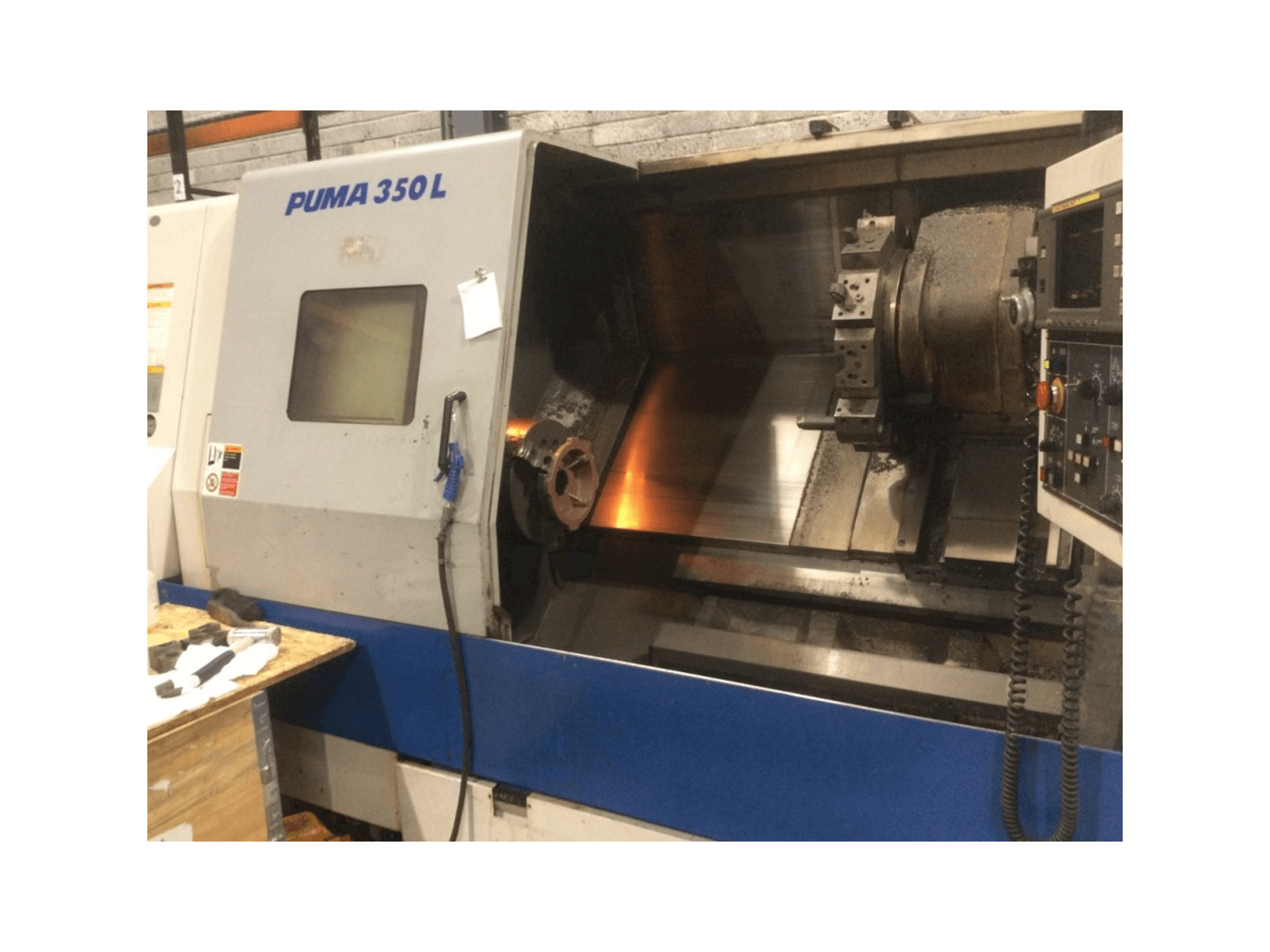 Vista frontale della macchina DAEWOO Puma 350LB