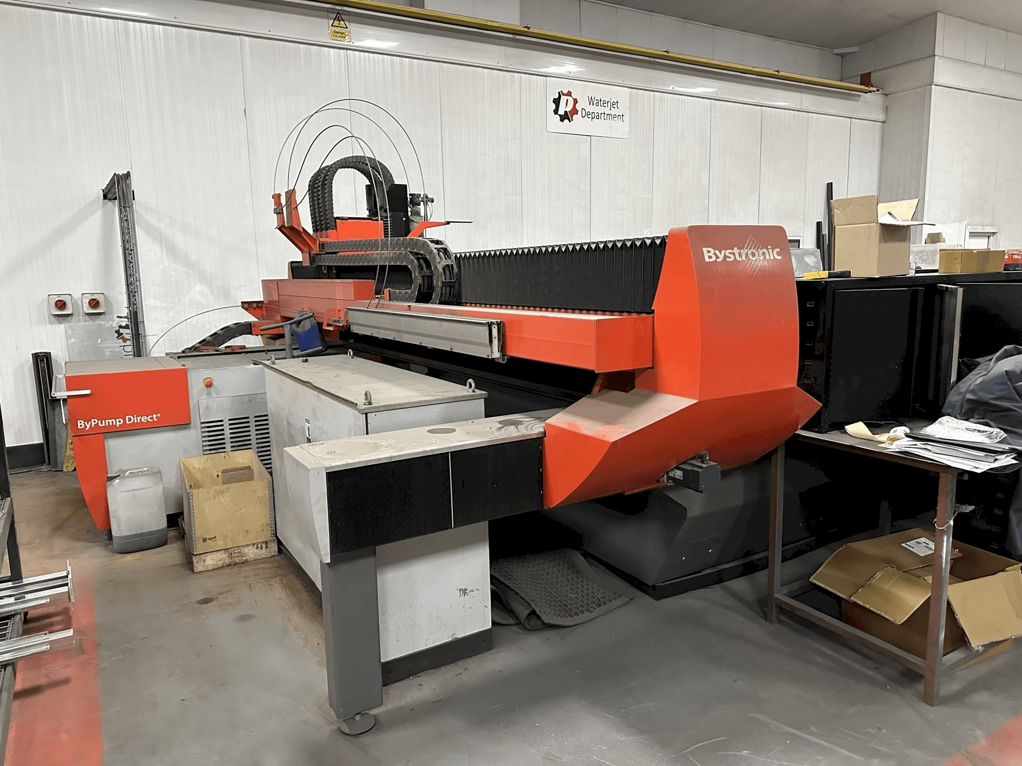Vista frontale della macchina Bystronic Byjet Flex 6030 Waterjet