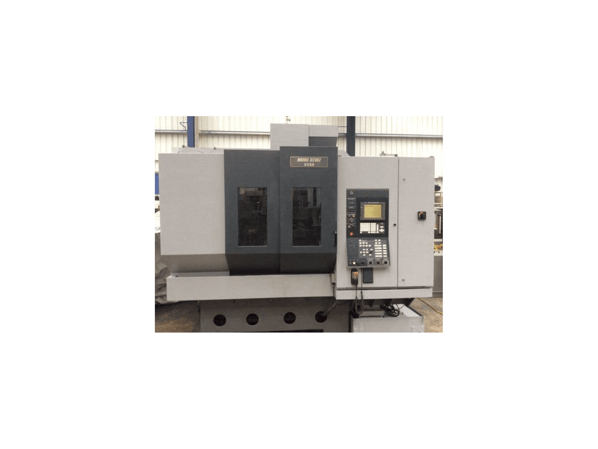 Vista frontale della macchina MORI SEIKI VS 60