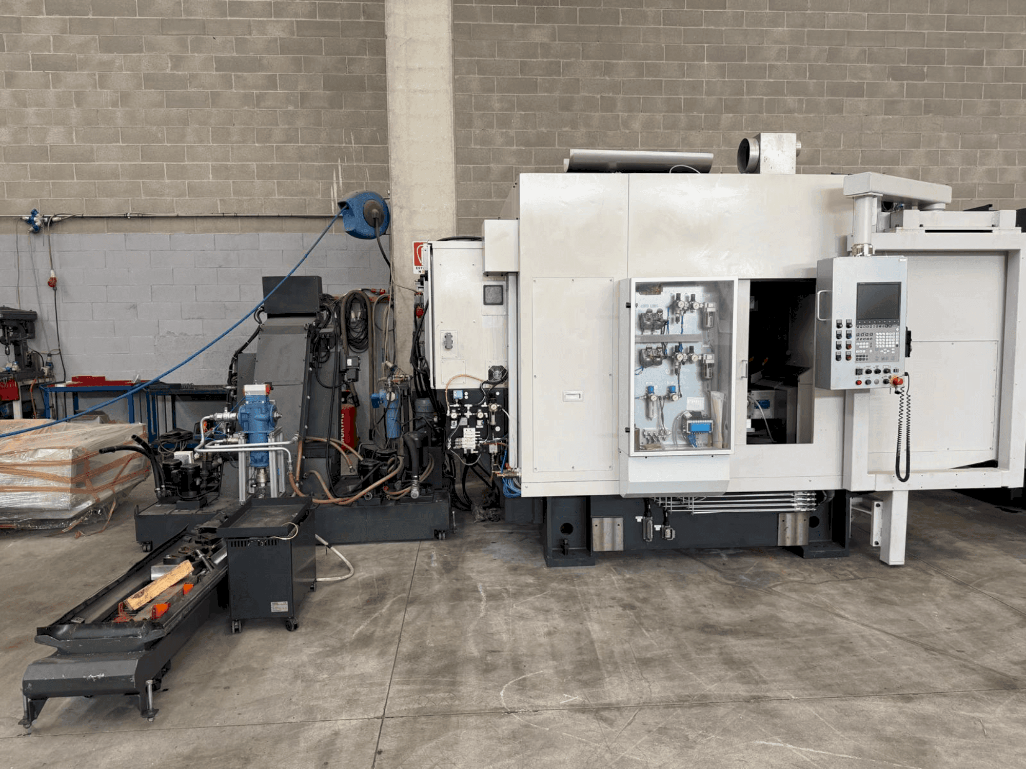 Vista frontale della macchina Brother TC-32BN QT