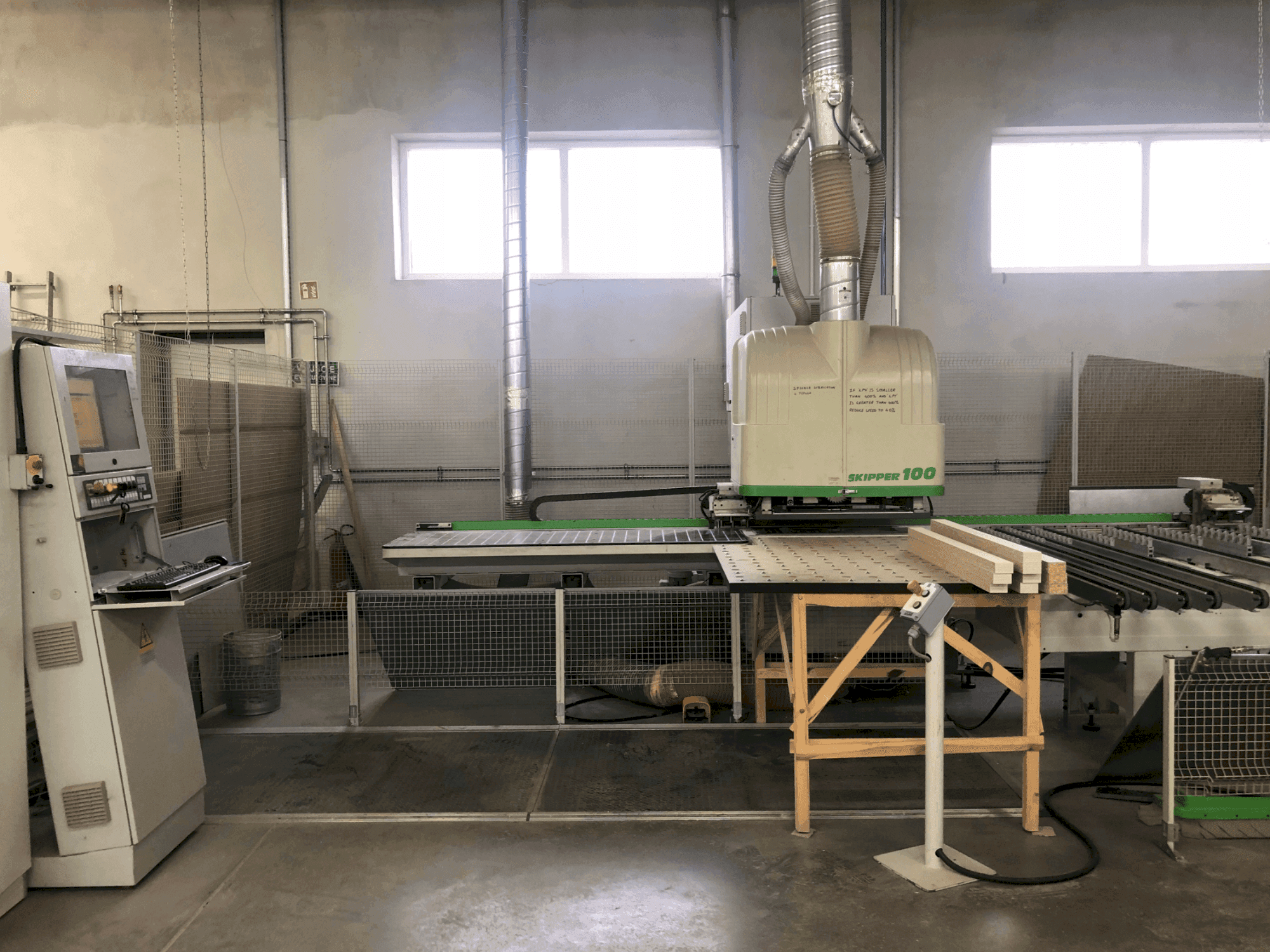 Vista frontale della macchina BIESSE SKIPPER 100