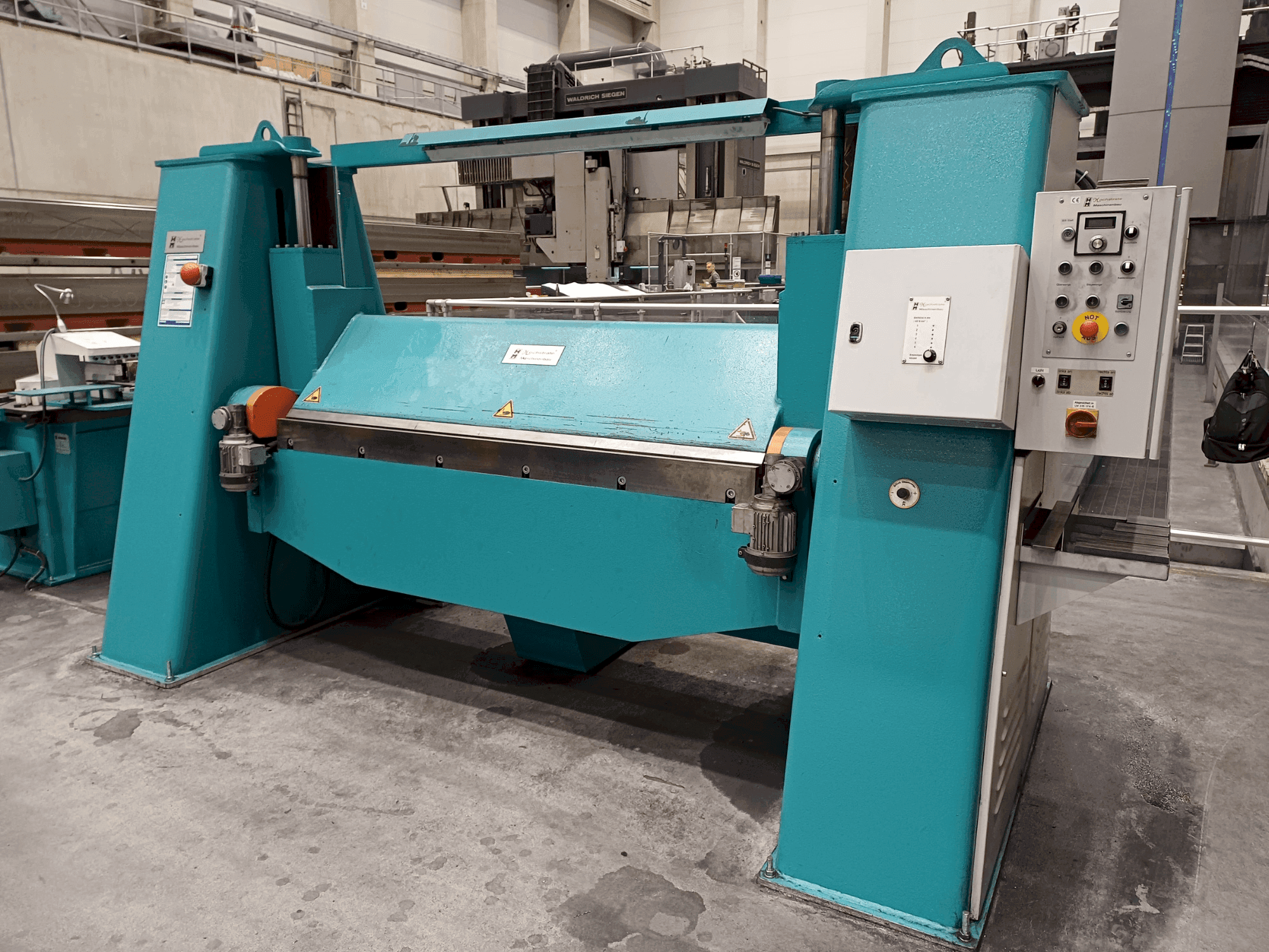 Vista frontale della macchina DR. HOCHSTRATE 2000/6