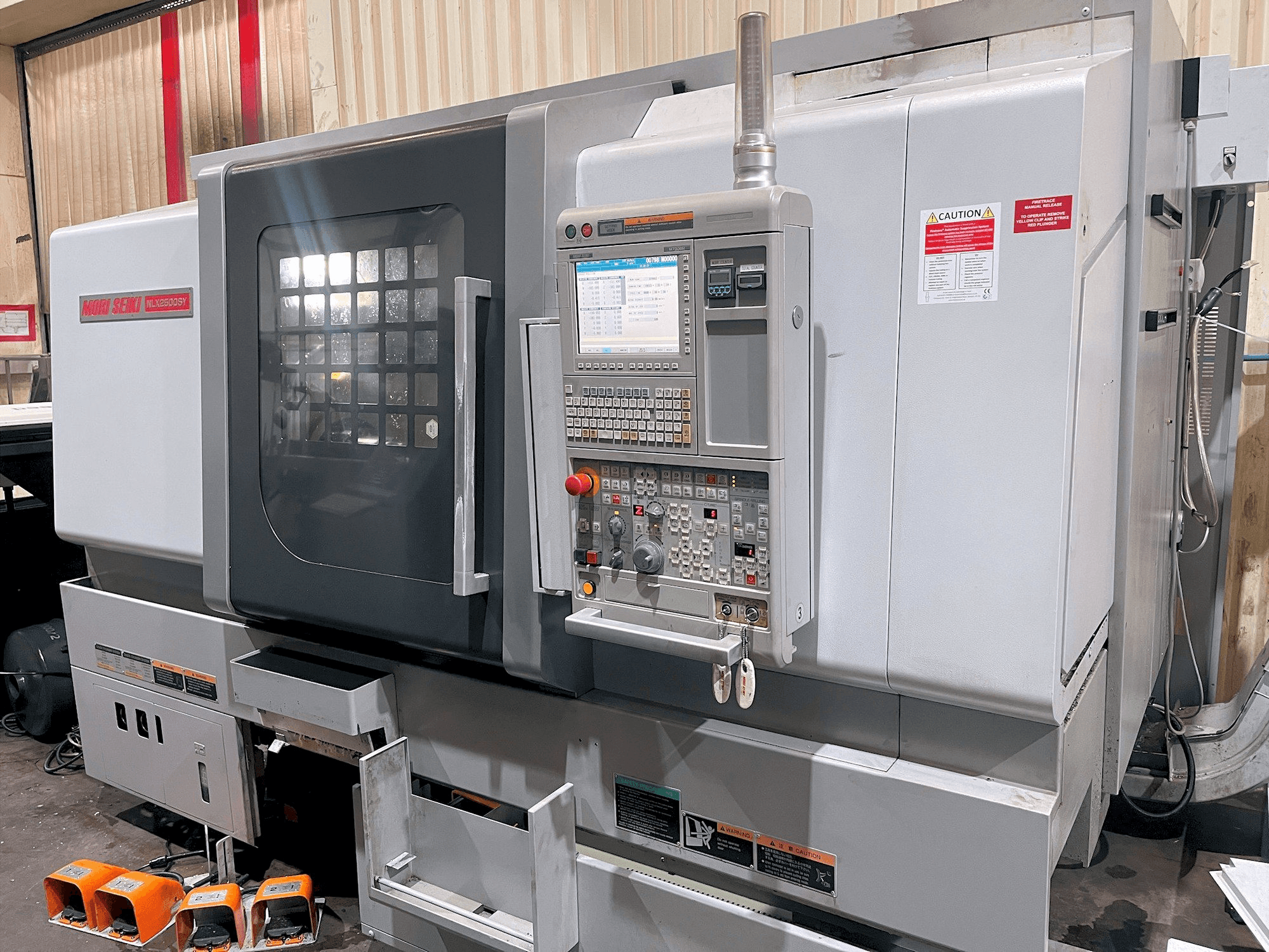 Vista frontale della macchina MORI SEIKI NL X2500SY/700