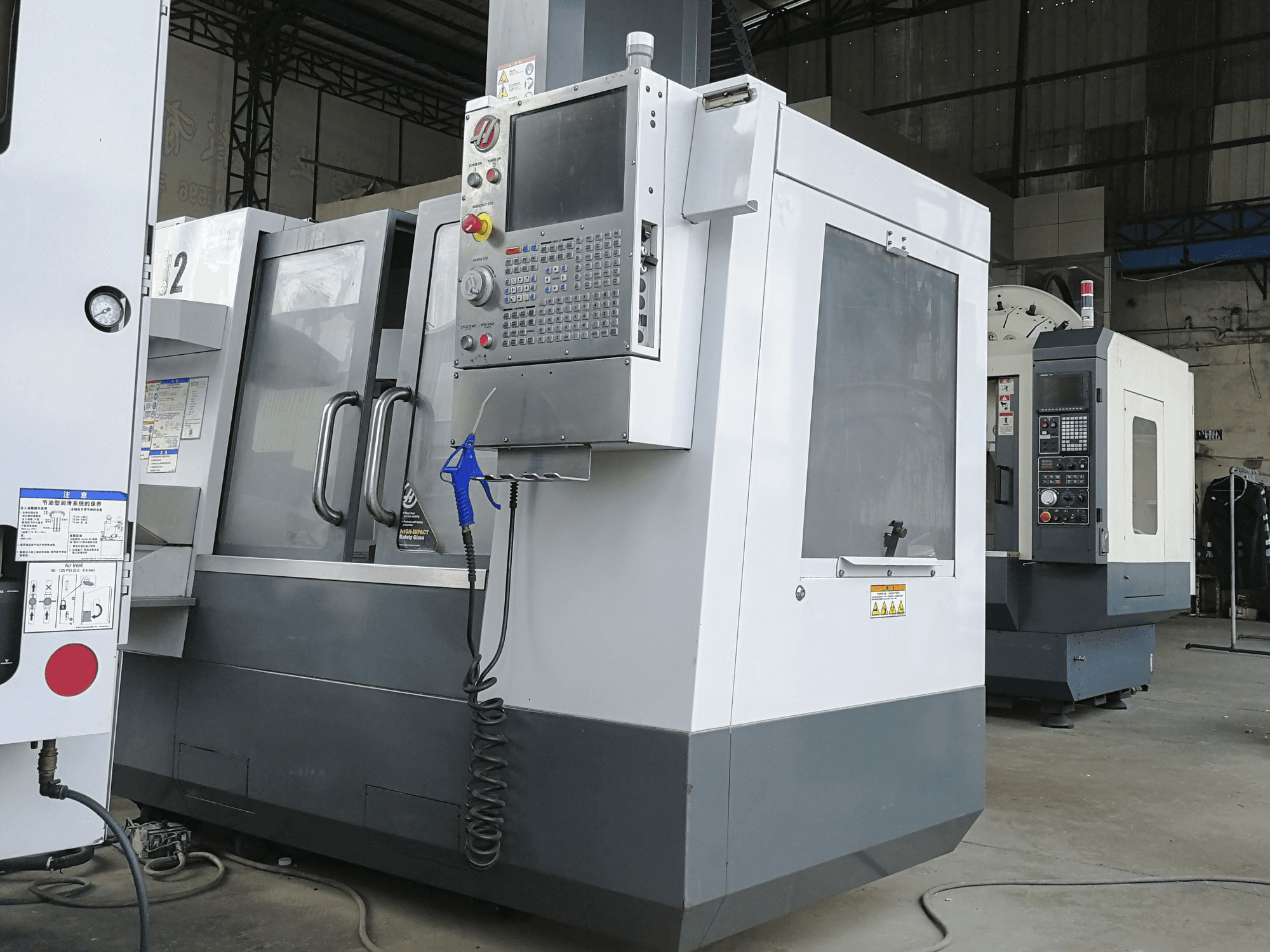 Vista lato destro della macchina HAAS VF-2