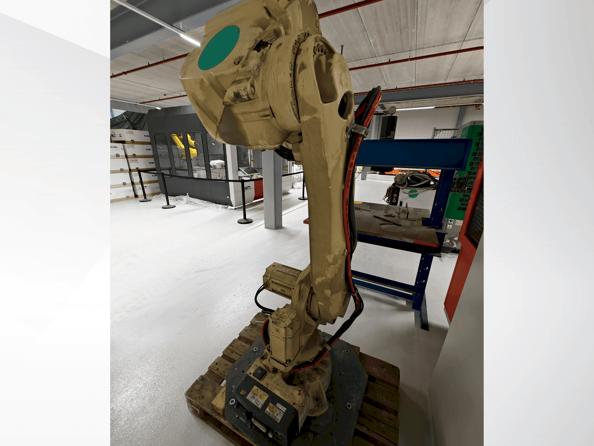 Vista frontale della macchina ABB IRB 4600 M2004