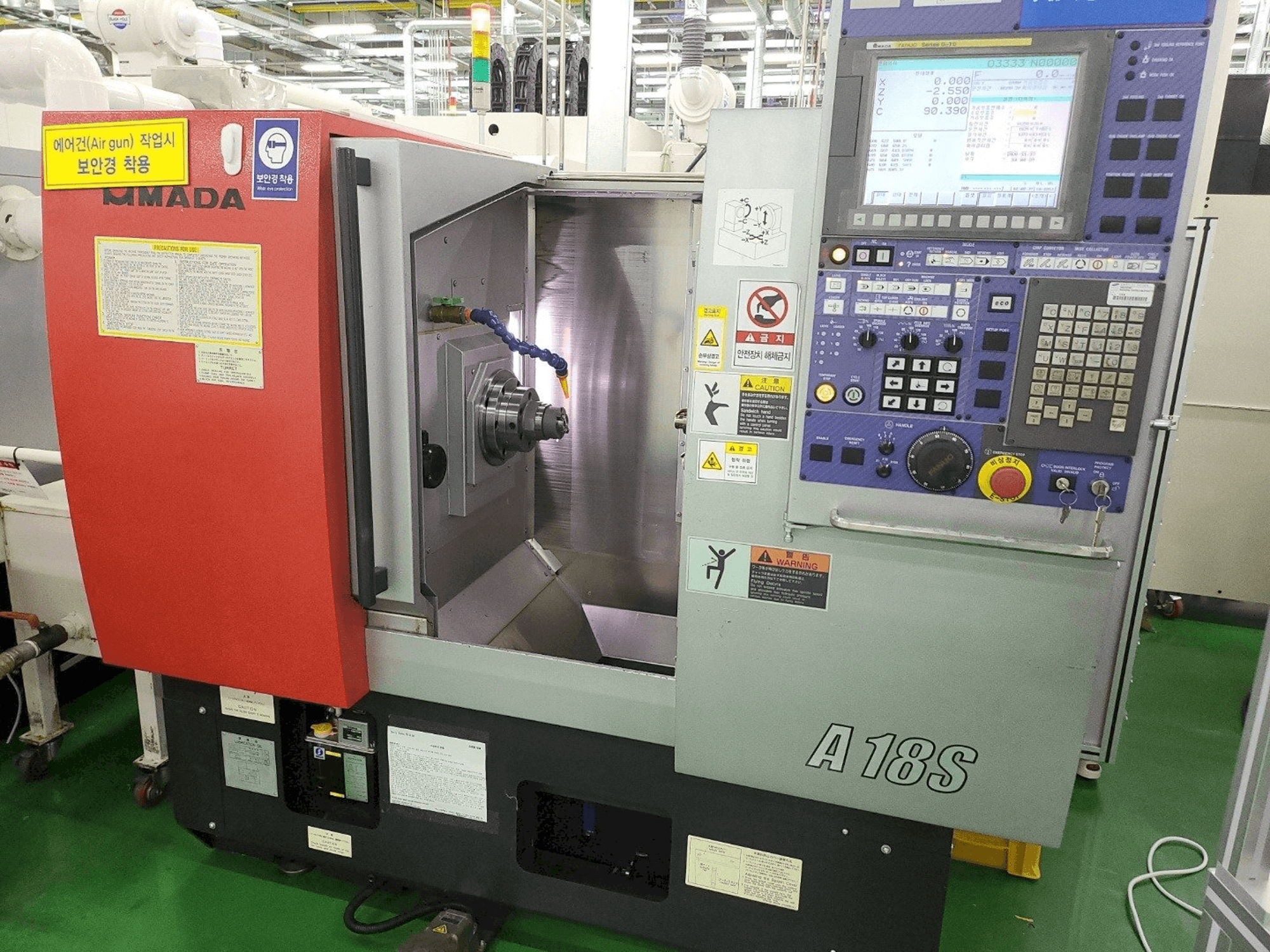 Vista frontale della macchina AMADA A-18S