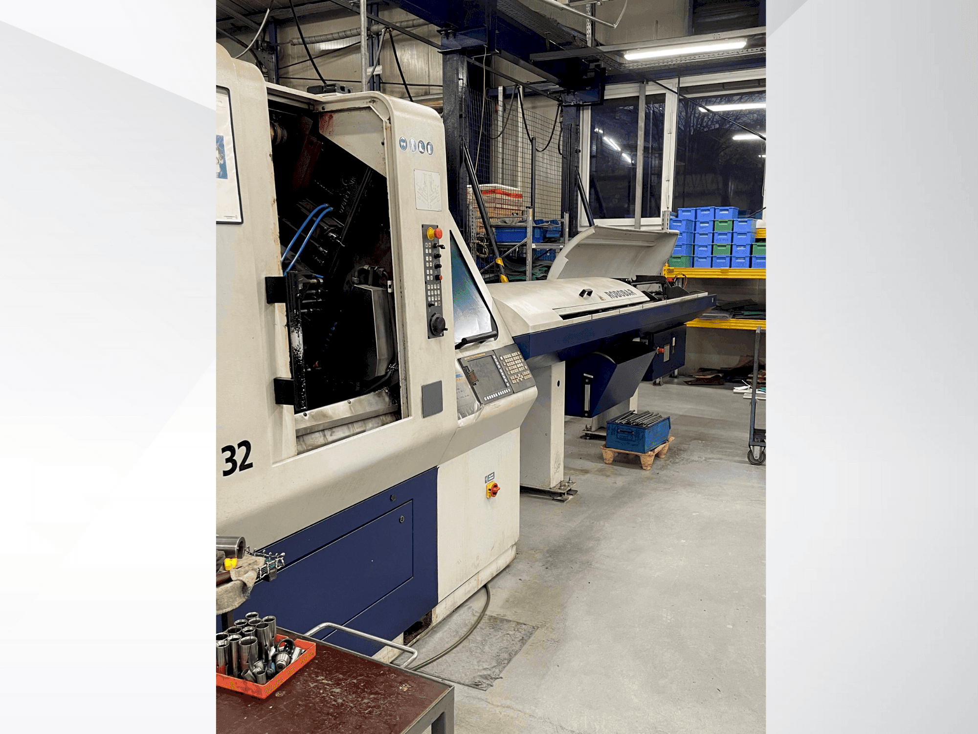 Vista frontale della macchina TORNOS DECO Sigma 32