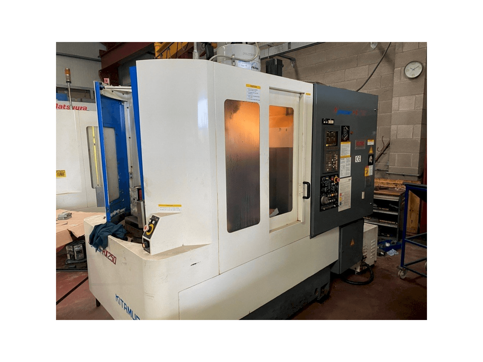 Vista frontale della macchina Kitamura Mycenter HX250