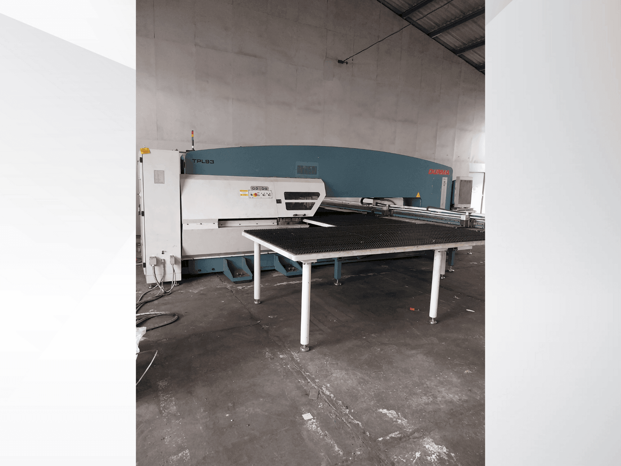 Vista frontale della macchina Durma TPL93