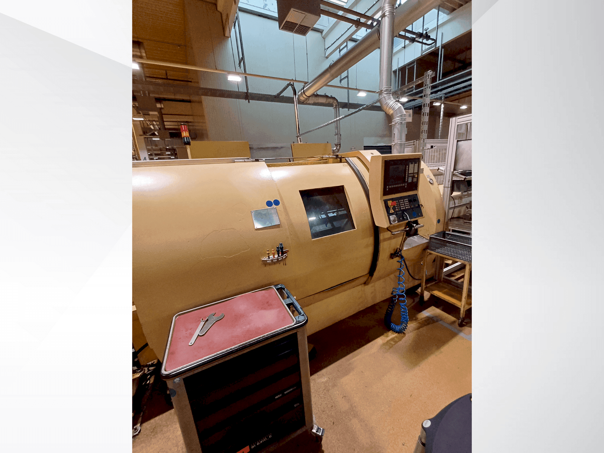 Vista frontale della macchina TRENS SBL500 CNC