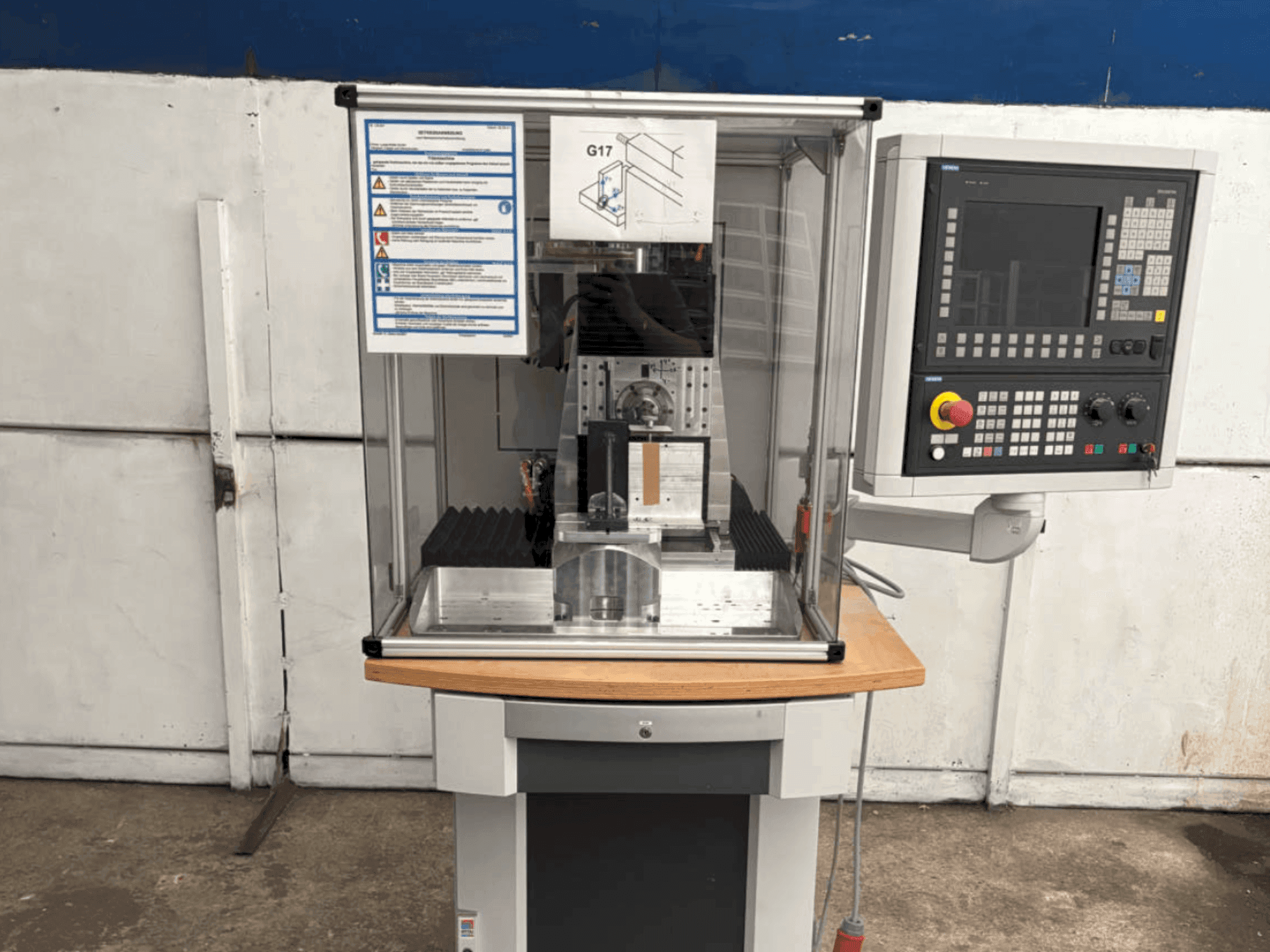 Vista frontale della macchina HELLER PT 16