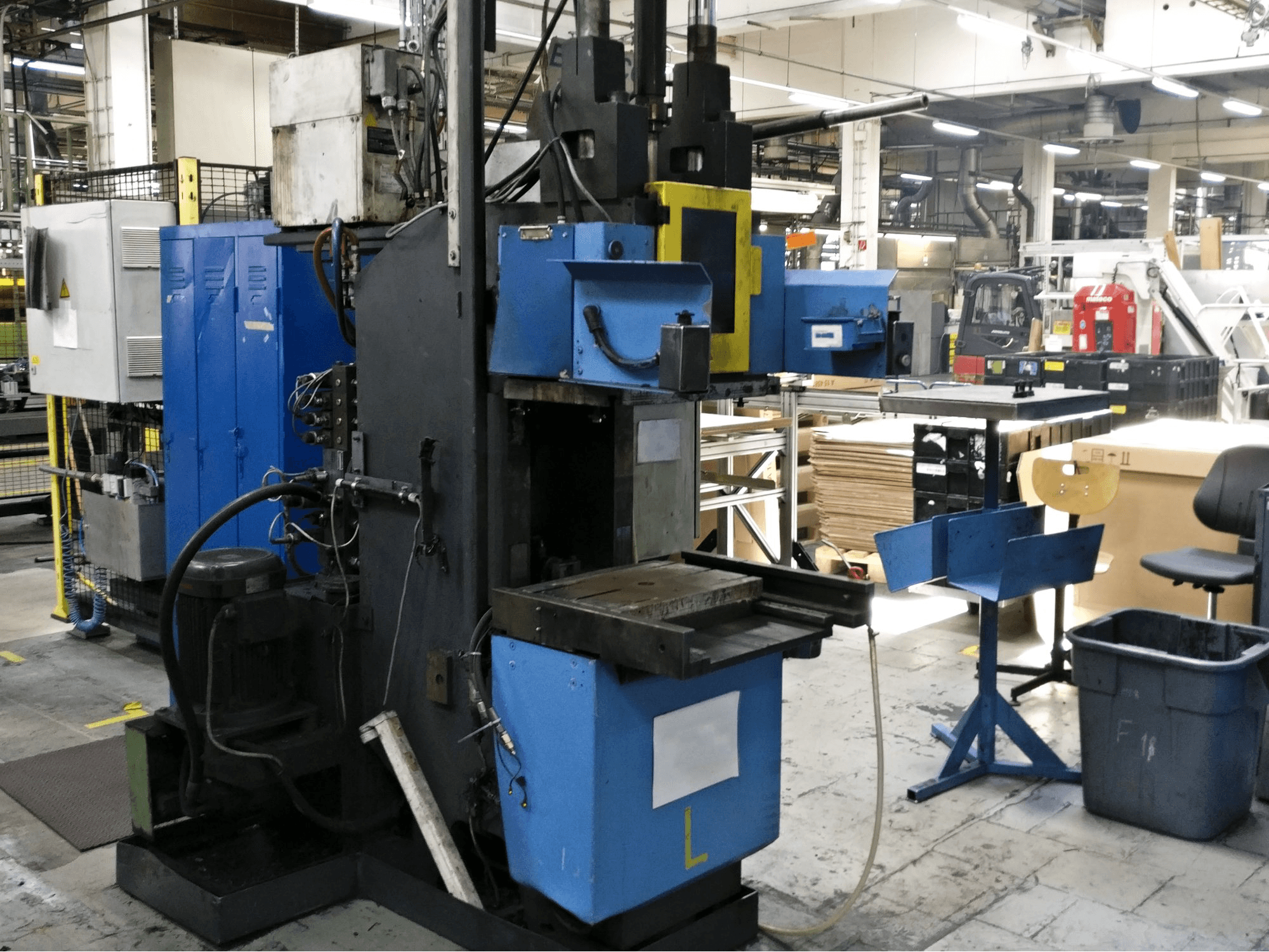 Vista lato sinistro della macchina Kloeckner Desma 956.050