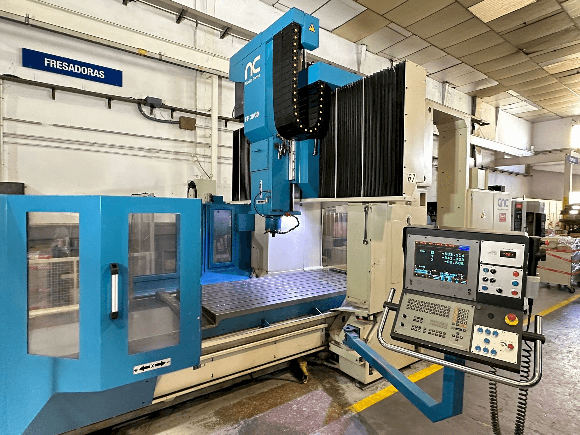 Vista frontale della macchina NIEDERBERGER FP30/30