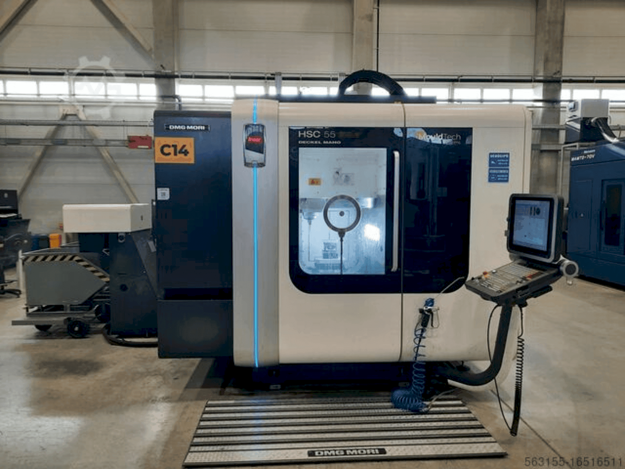 Vista frontale della macchina DMG MORI HSC 55 linear