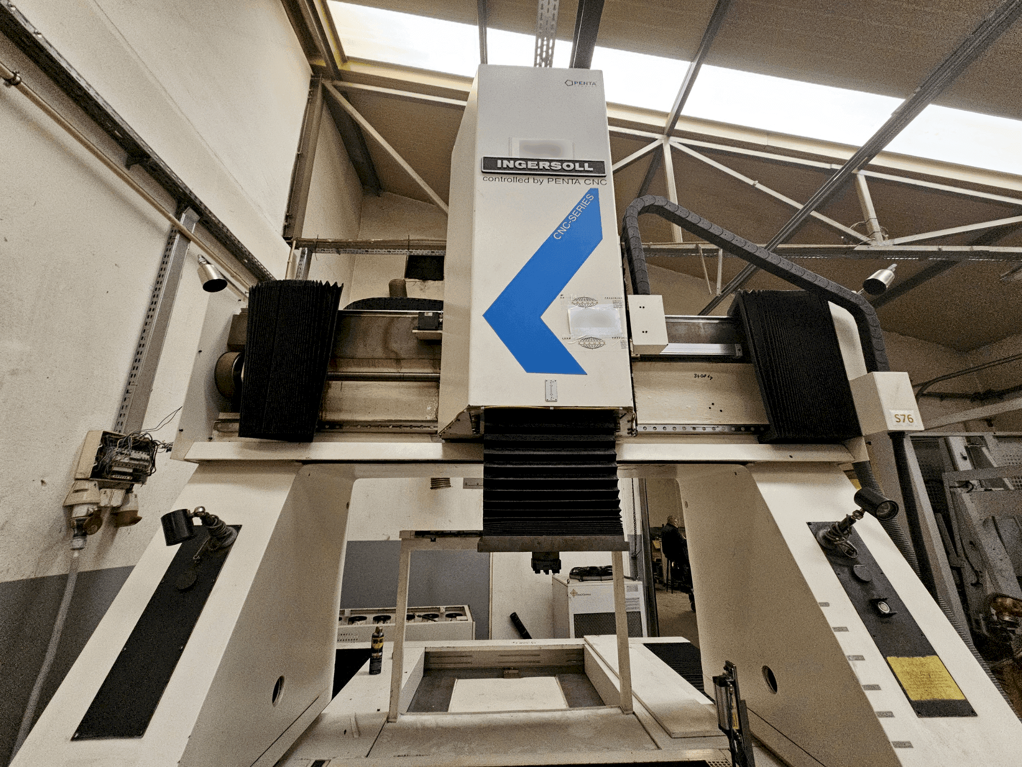 Vista frontale della macchina INGERSOLL IG1300 PENTA