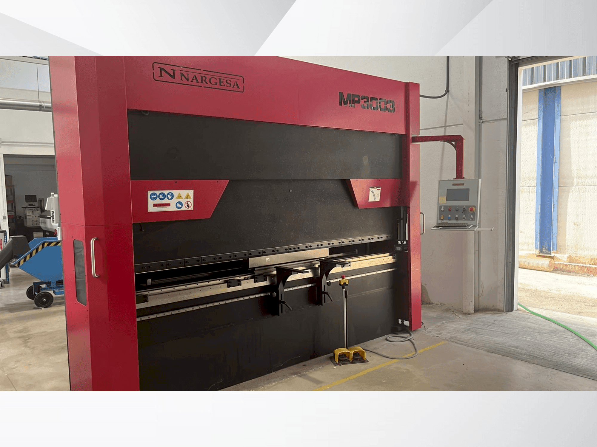 Vista frontale della macchina NARGESA 3003