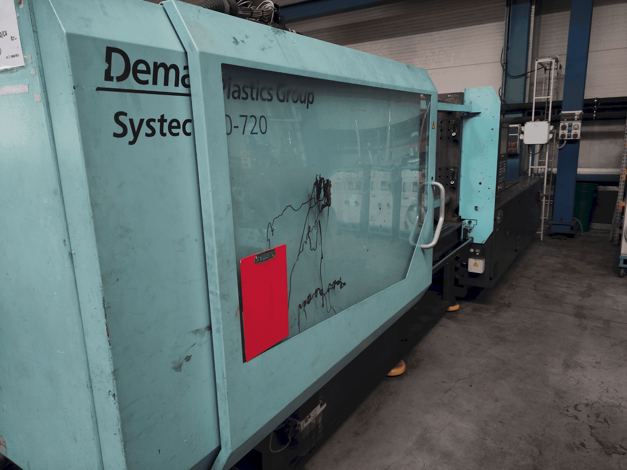 Vista frontale della macchina DEMAG Systec 350/720-1450
