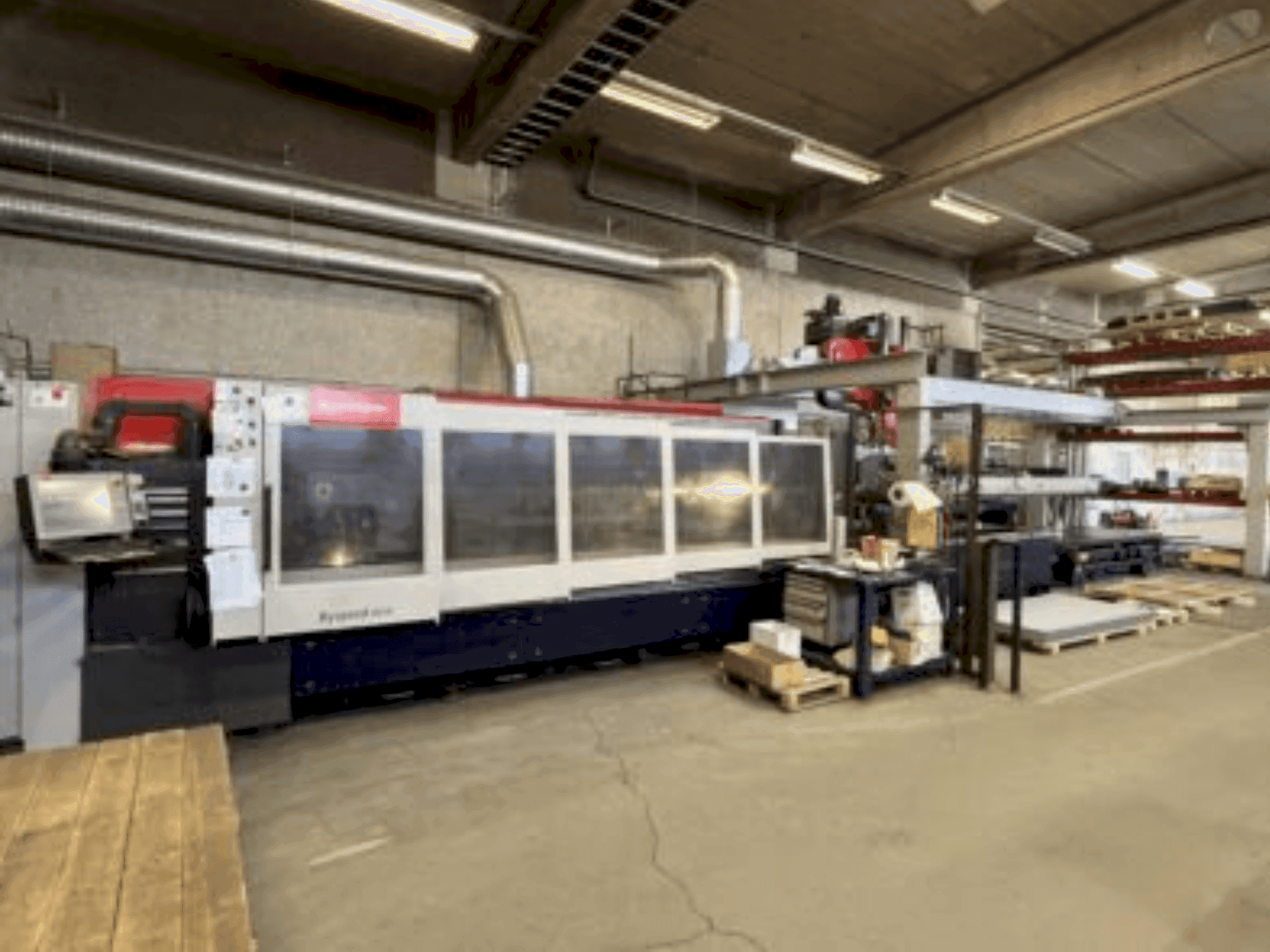 Vista frontale della macchina Bystronic Bysprint 3015