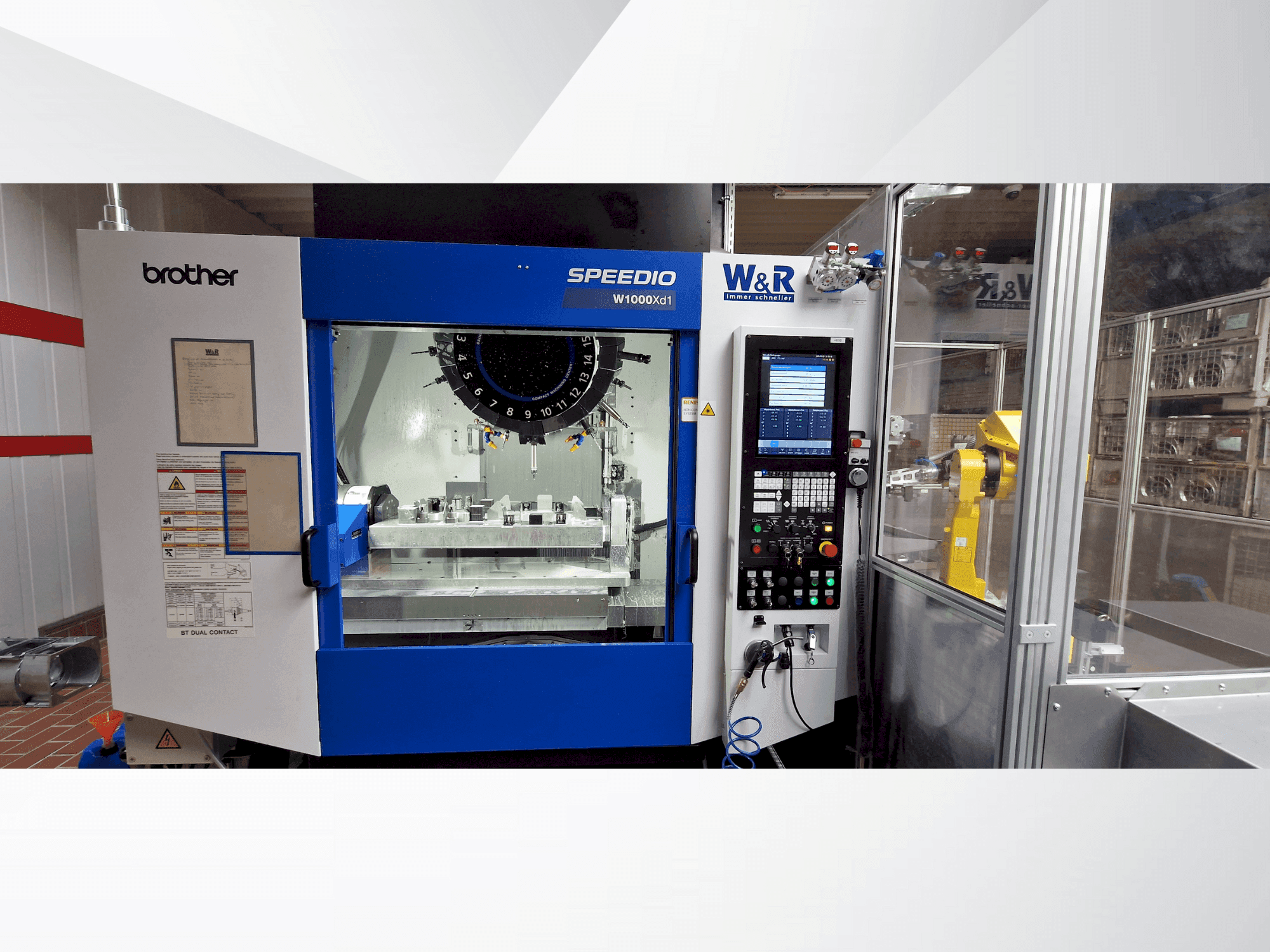 Vista frontale della macchina Brother Speedio W1000Xd1