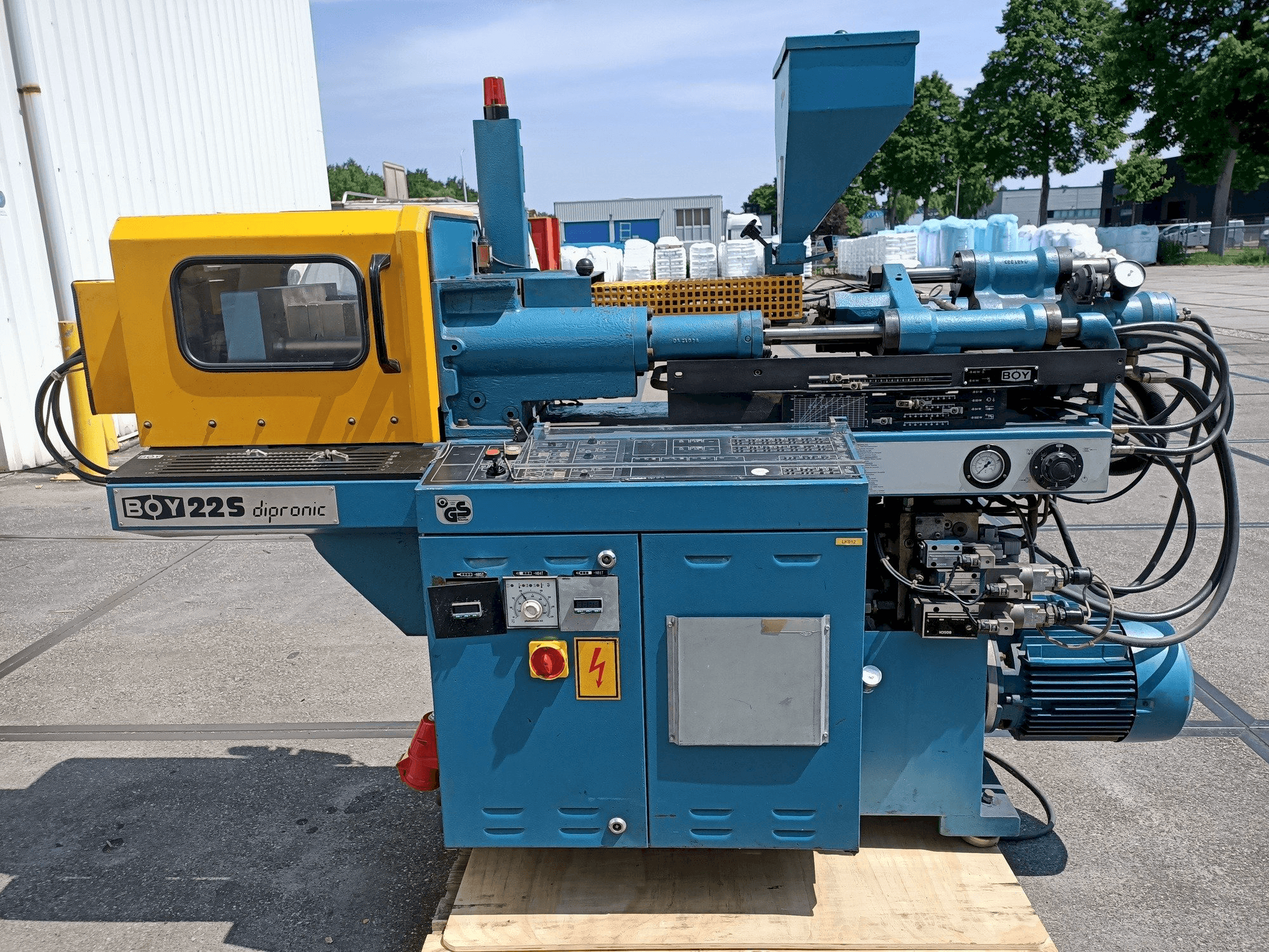 Vista frontale della macchina BOY 22S dipronic