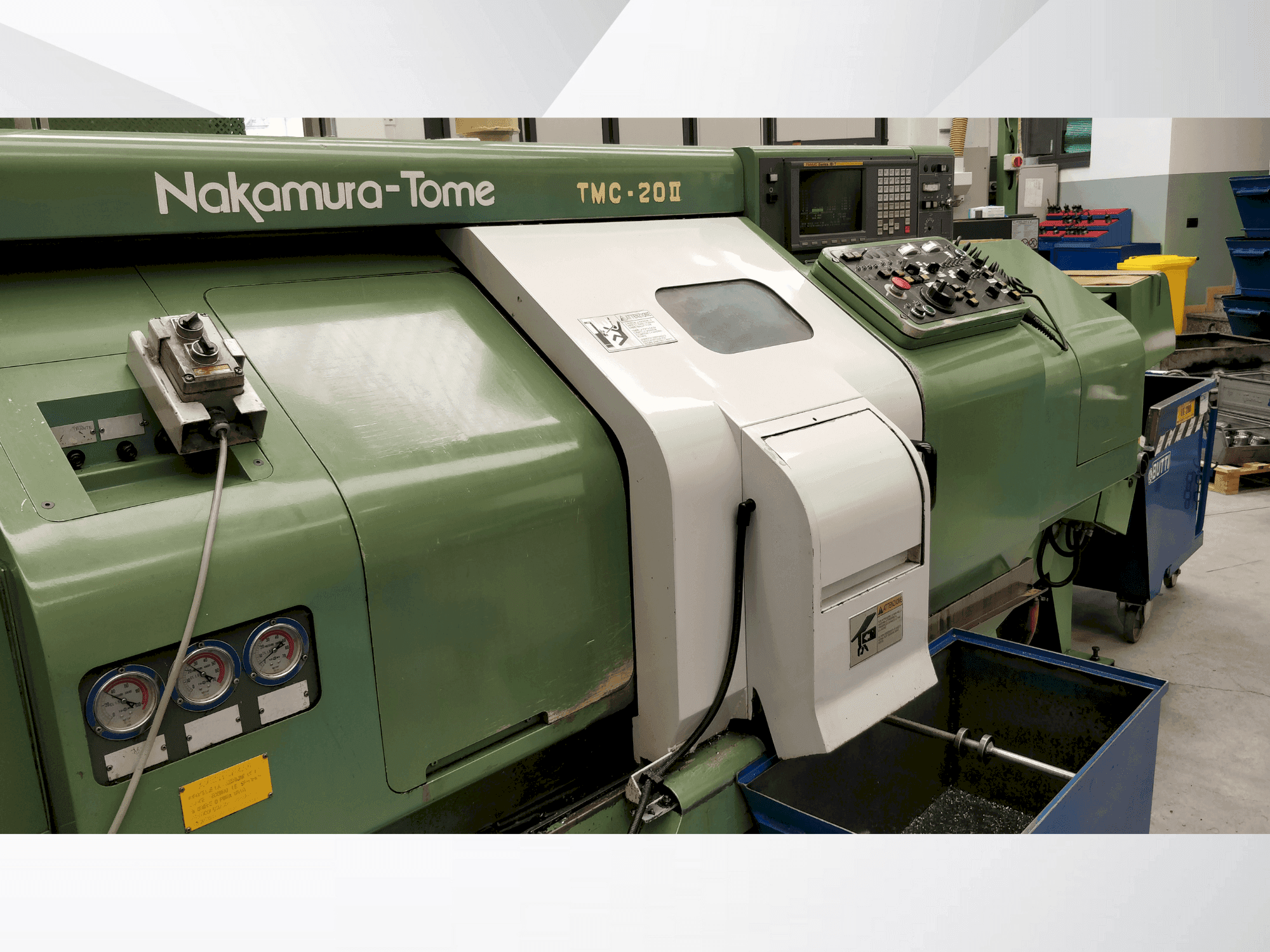 Vista frontale della macchina NAKAMURA-TOME TMC20-II