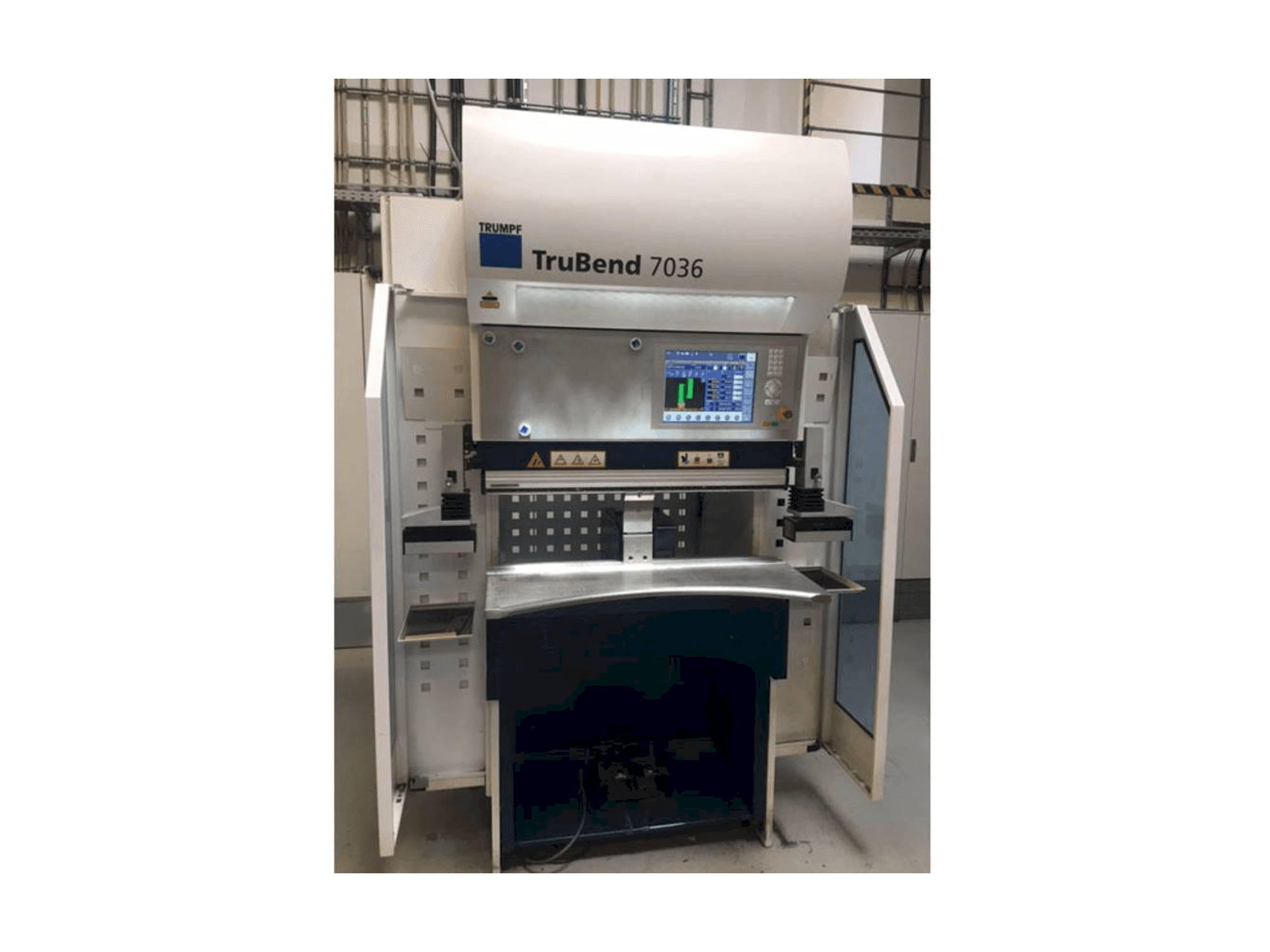 Vista frontale della macchina Trumpf TruBend 7036