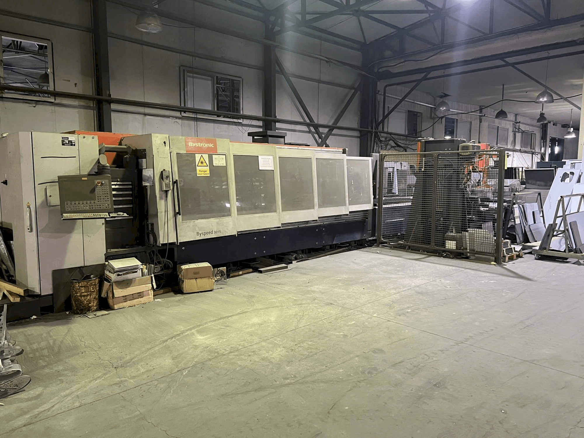 Vista frontale della macchina Bystronic Byspeed 3015