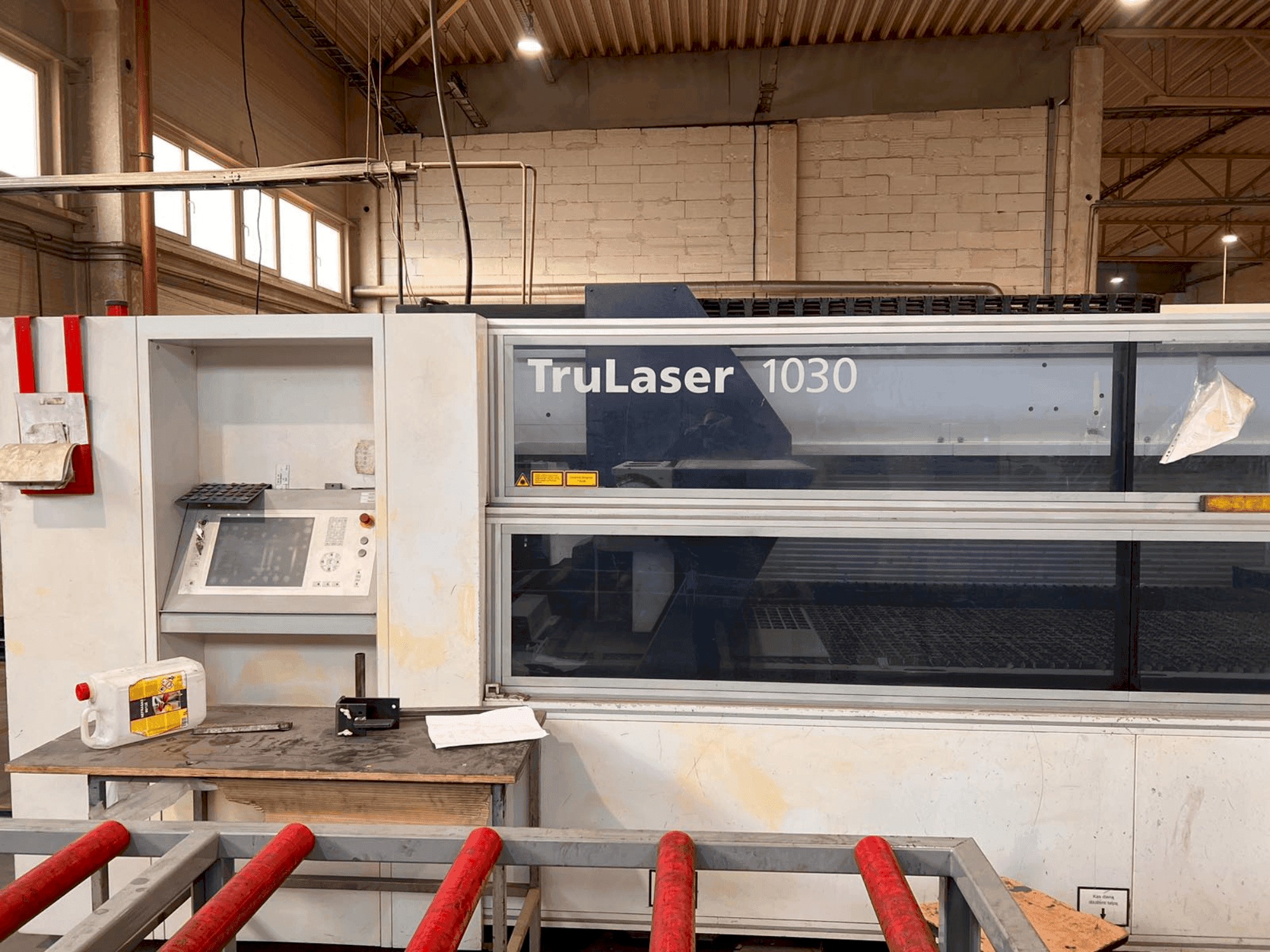 Vista frontale della macchina TRUMPF TruLaser 1030